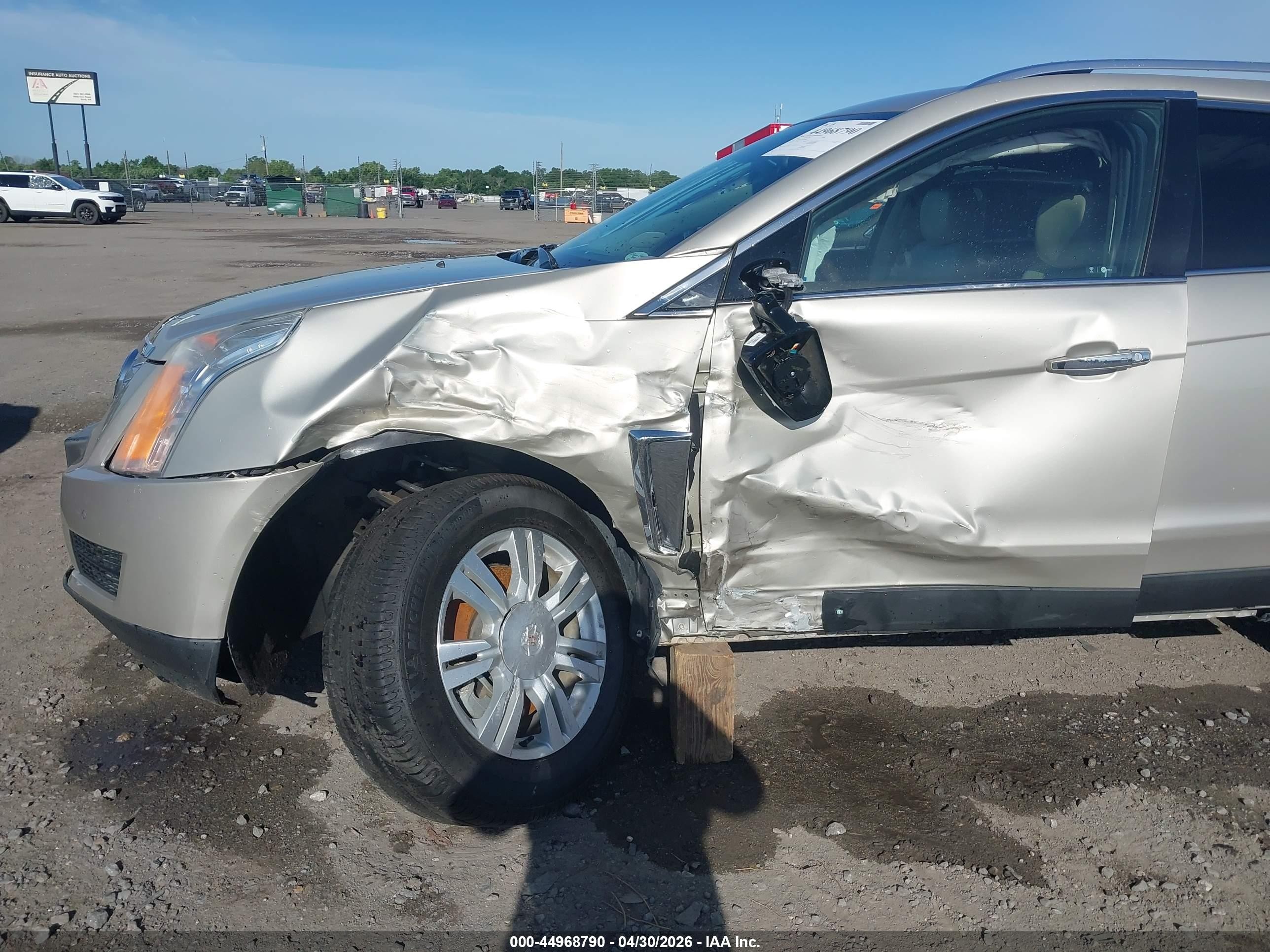 2016 Cadillac Srx Luxury Collection Золотой vin: 3GYFNBE37GS566969