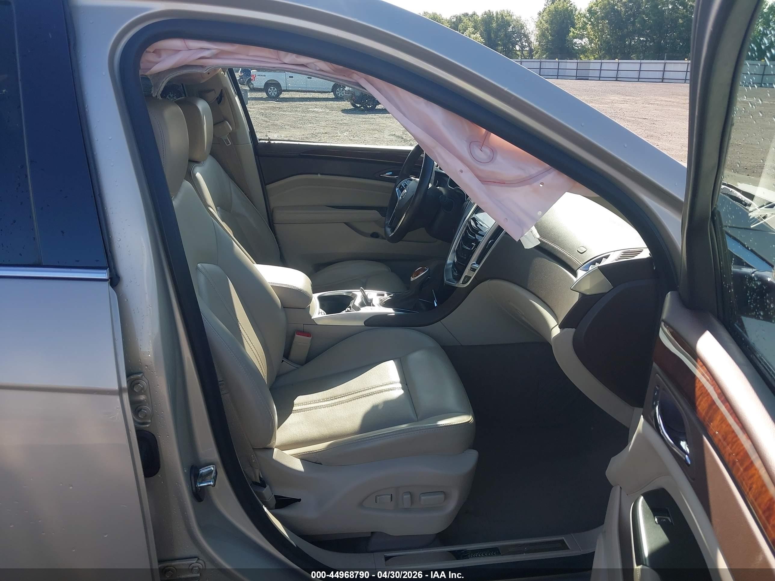 2016 Cadillac Srx Luxury Collection Золотой vin: 3GYFNBE37GS566969