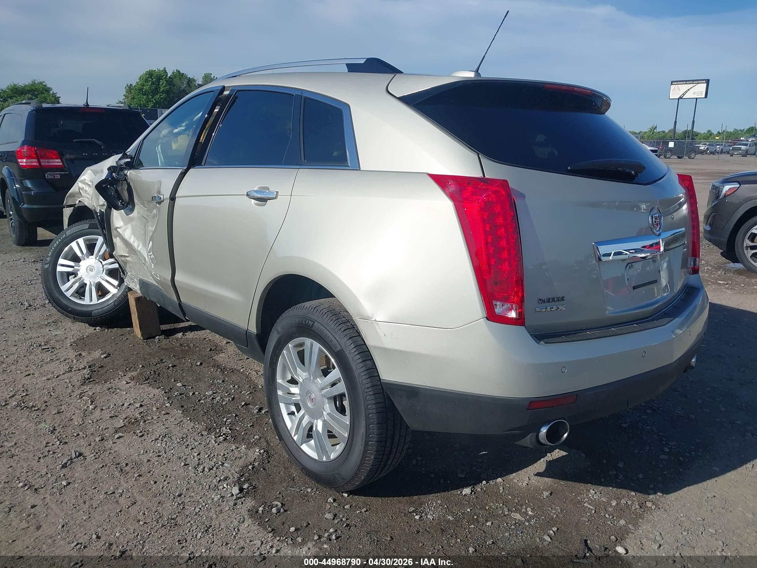 2016 Cadillac Srx Luxury Collection Золотой vin: 3GYFNBE37GS566969