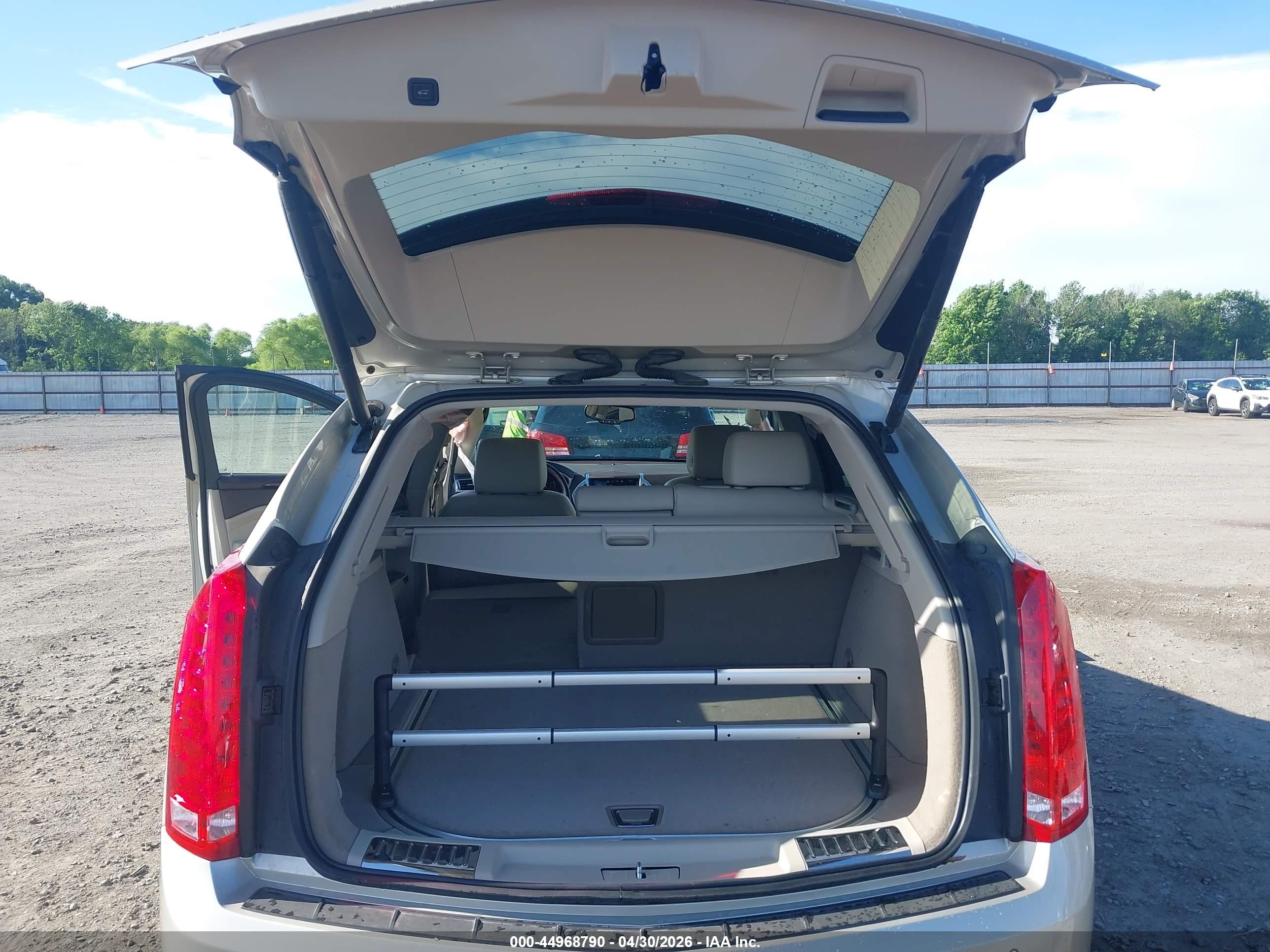 2016 Cadillac Srx Luxury Collection Золотой vin: 3GYFNBE37GS566969