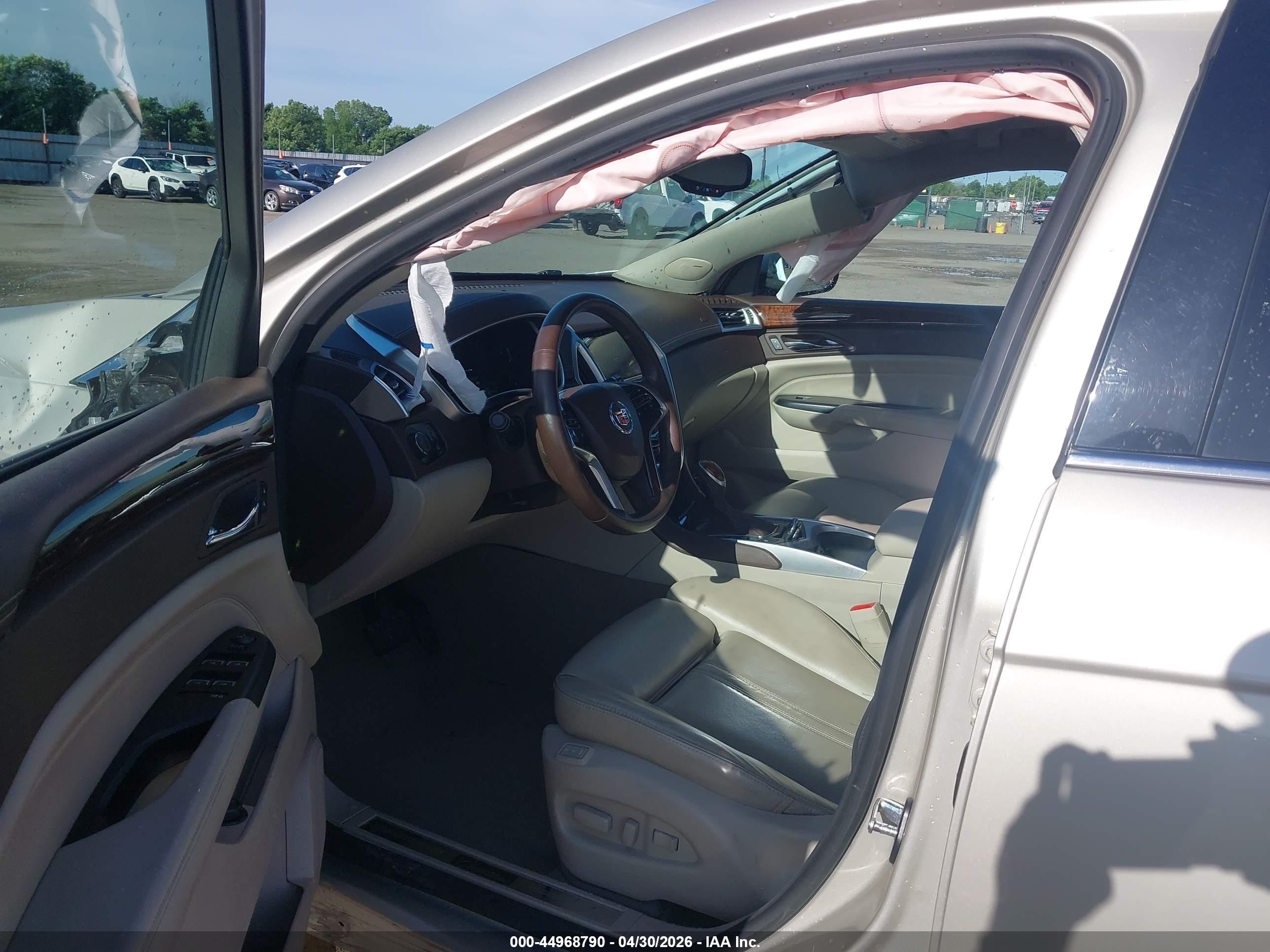 2016 Cadillac Srx Luxury Collection Золотой vin: 3GYFNBE37GS566969