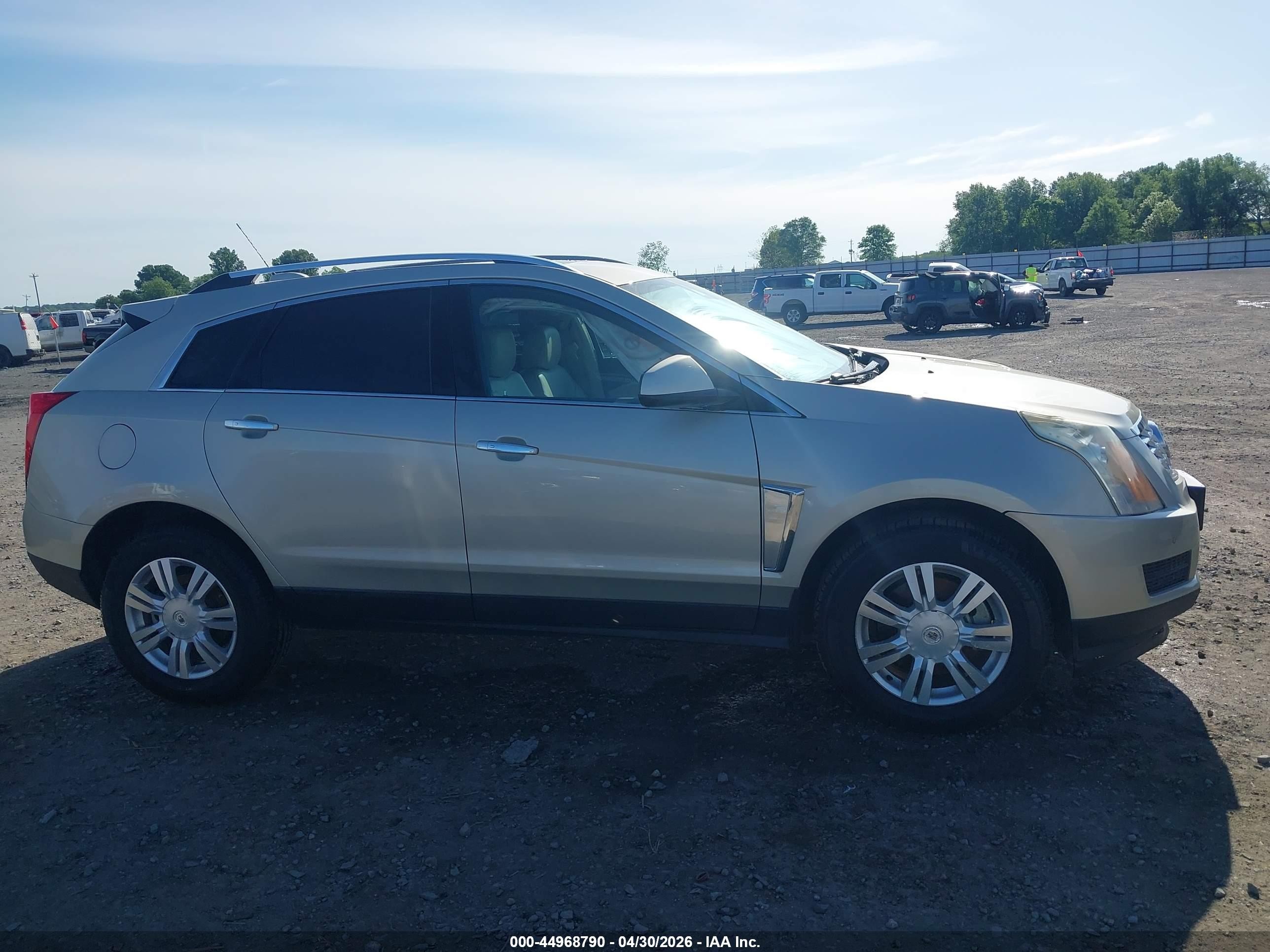 2016 Cadillac Srx Luxury Collection Золотой vin: 3GYFNBE37GS566969