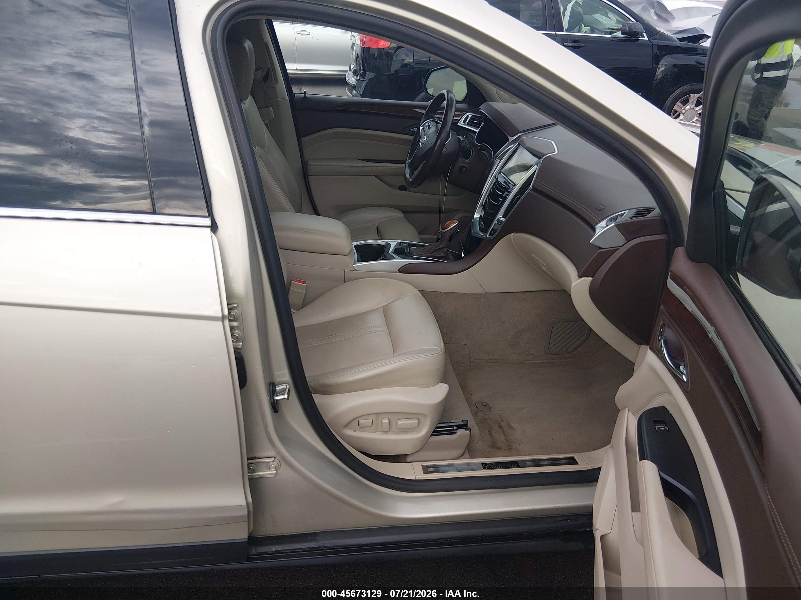 2015 Cadillac Srx Luxury Collection Золотой vin: 3GYFNBE3XFS525332