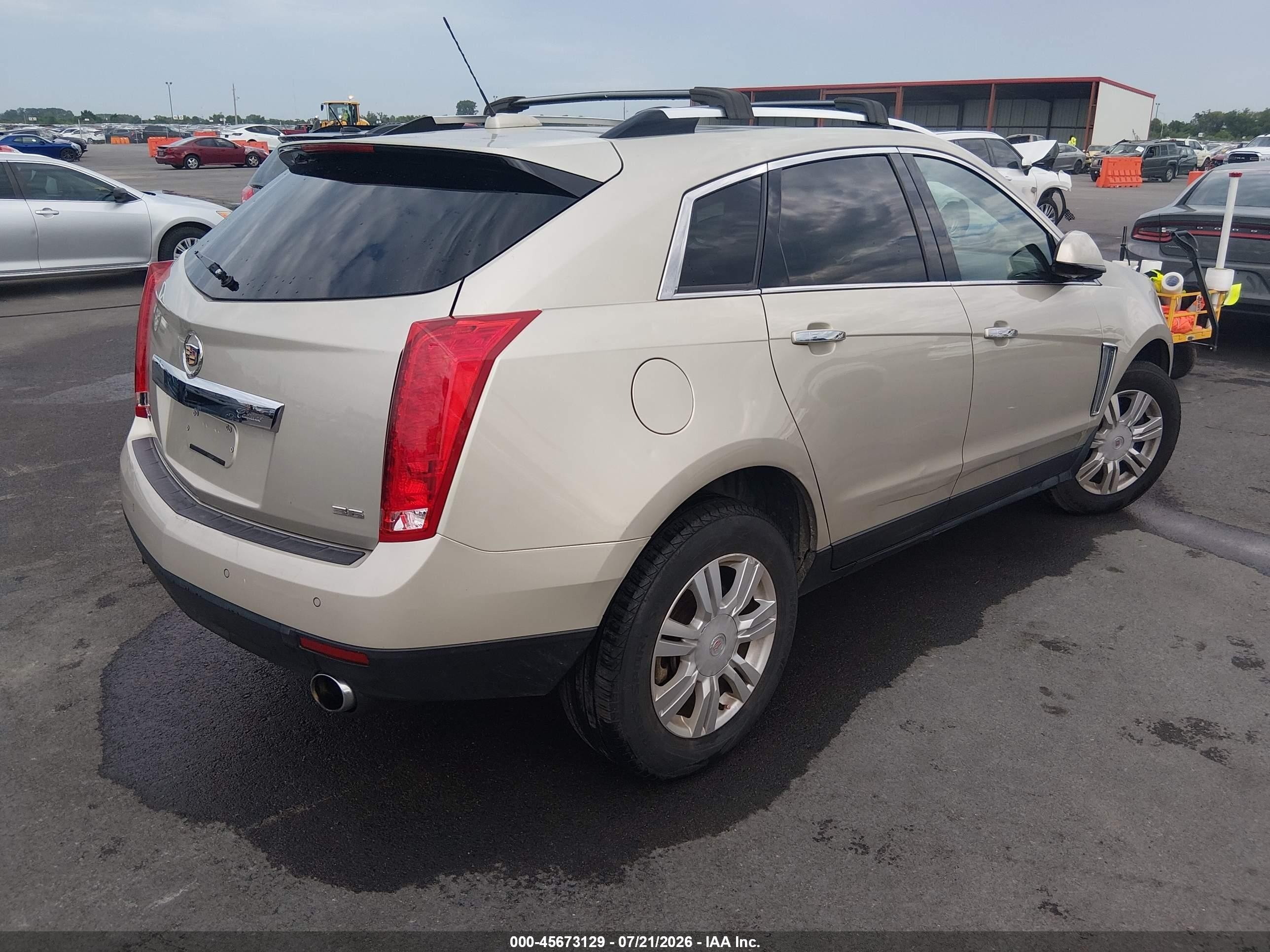 2015 Cadillac Srx Luxury Collection Золотой vin: 3GYFNBE3XFS525332