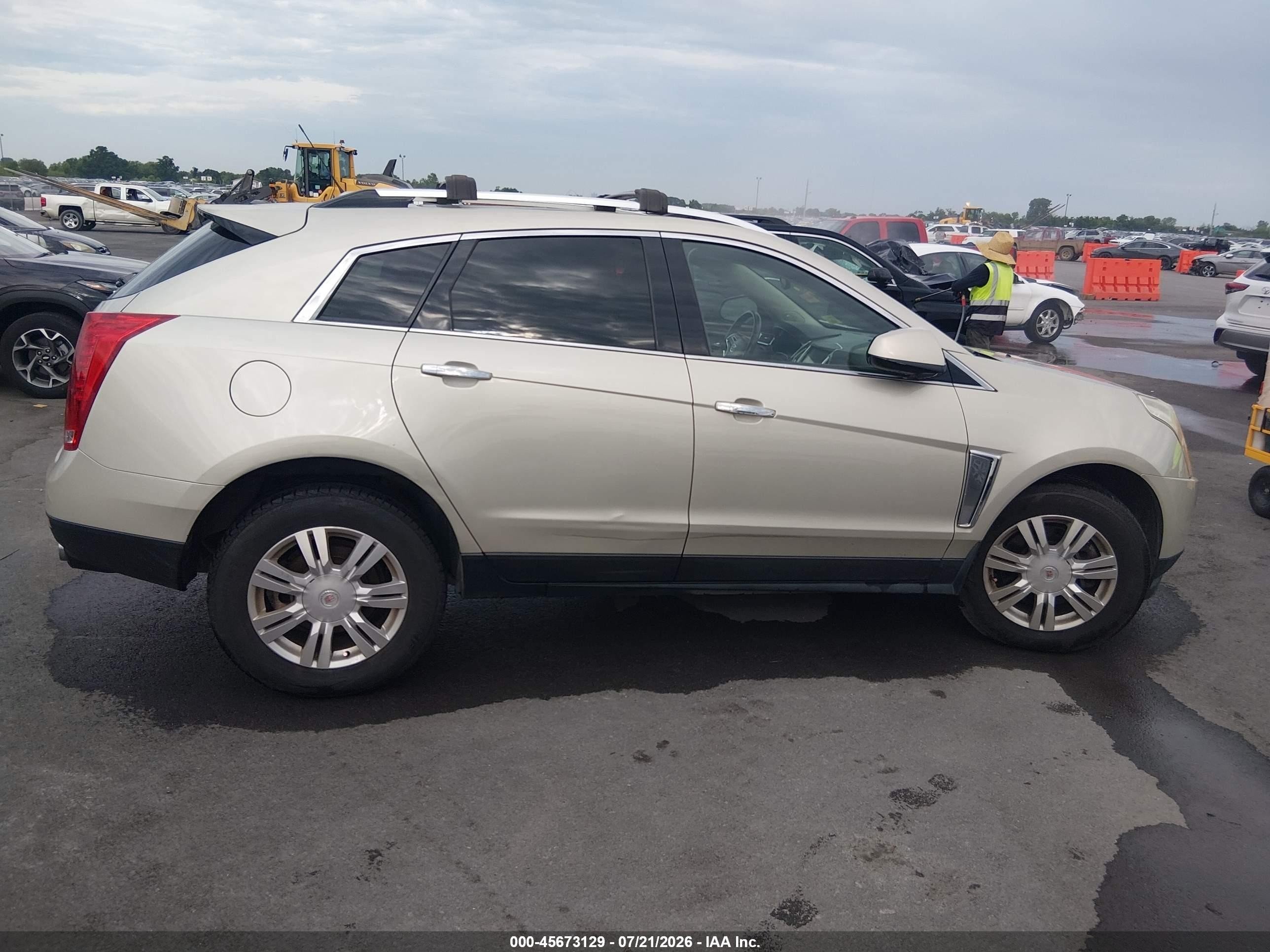 2015 Cadillac Srx Luxury Collection Золотой vin: 3GYFNBE3XFS525332