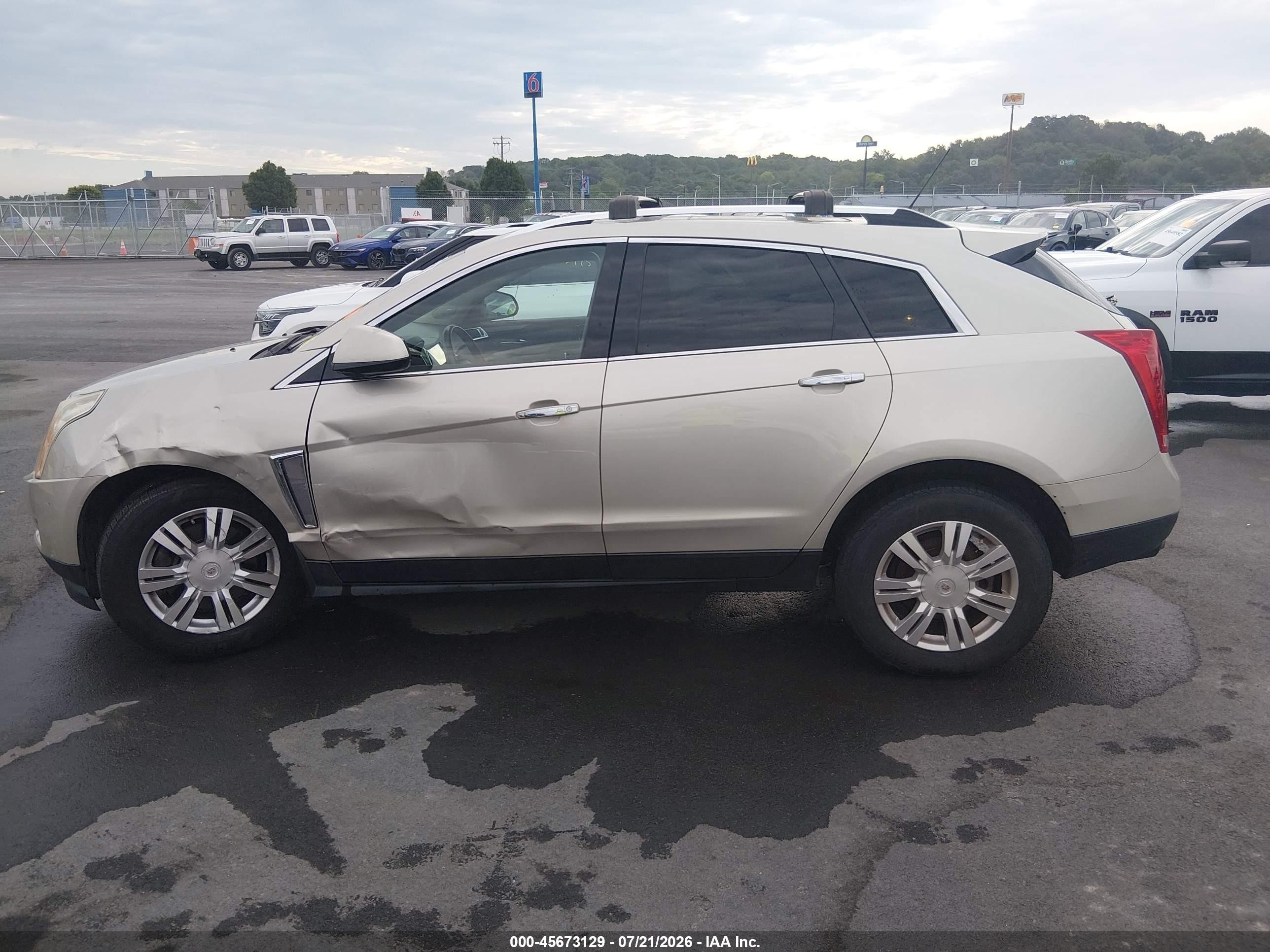 2015 Cadillac Srx Luxury Collection Золотой vin: 3GYFNBE3XFS525332