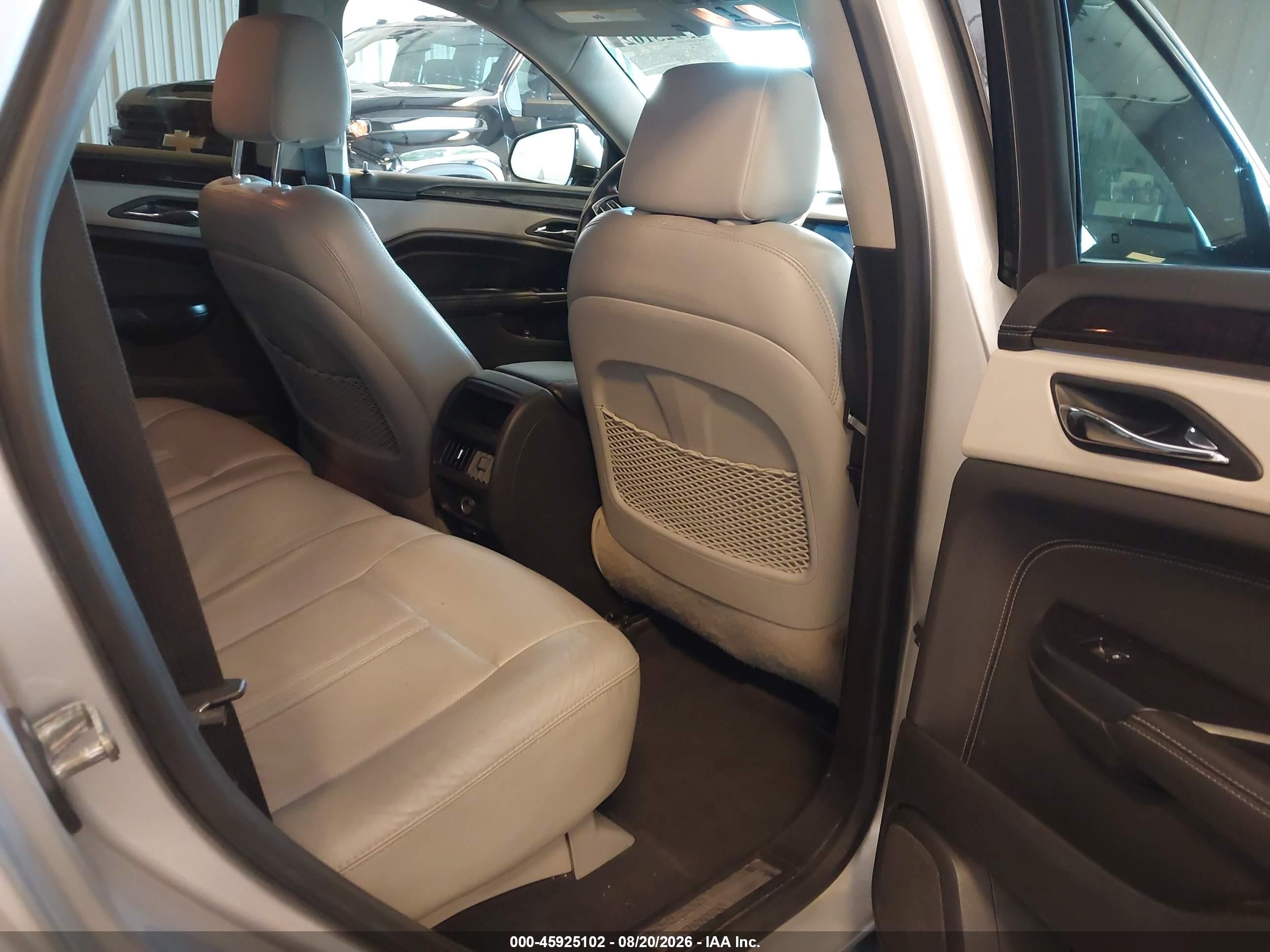 2015 Cadillac Srx Performance Collection Серебряный vin: 3GYFNCE39FS620308