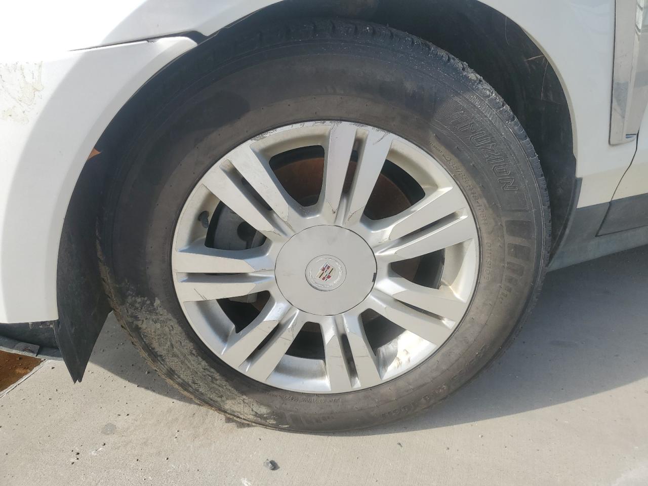 2013 Cadillac Srx Luxury Collection White vin: 3GYFNCE3XDS597568 Damage: Left Front Wheel, Curb Rash, > 12 Inches