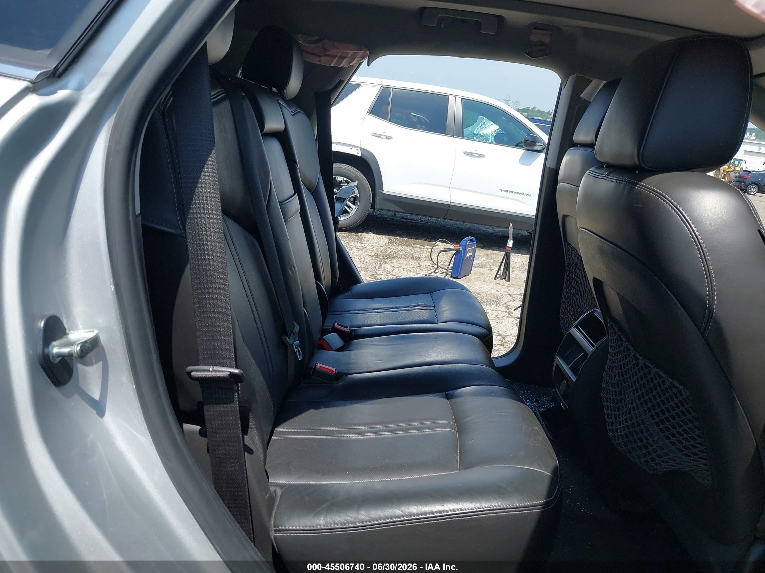 2012 Cadillac Srx Luxury Collection Серебряный vin: 3GYFNDE38CS643631