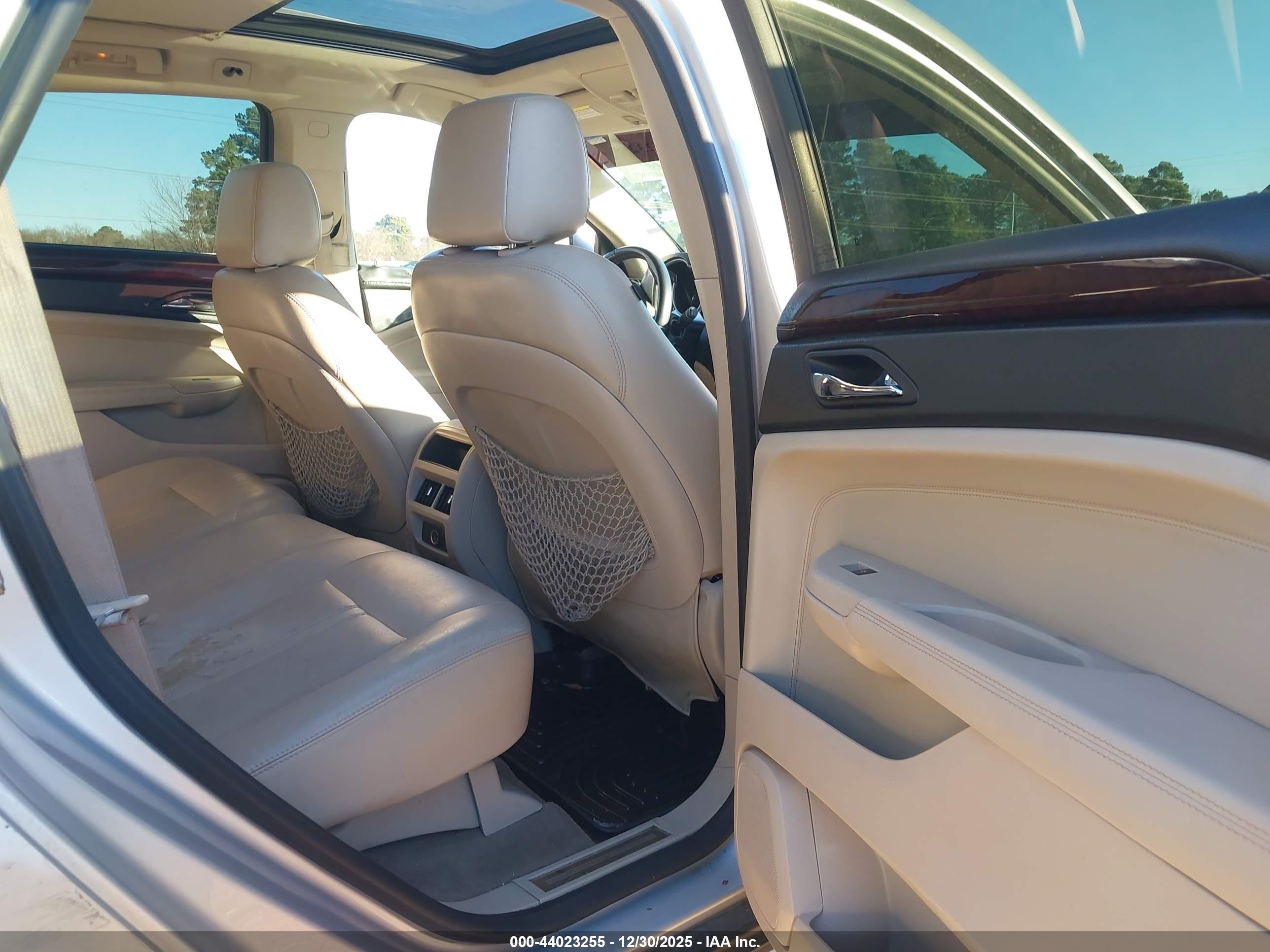 2011 Cadillac Srx Luxury Collection Silver vin: 3GYFNDEY9BS656155