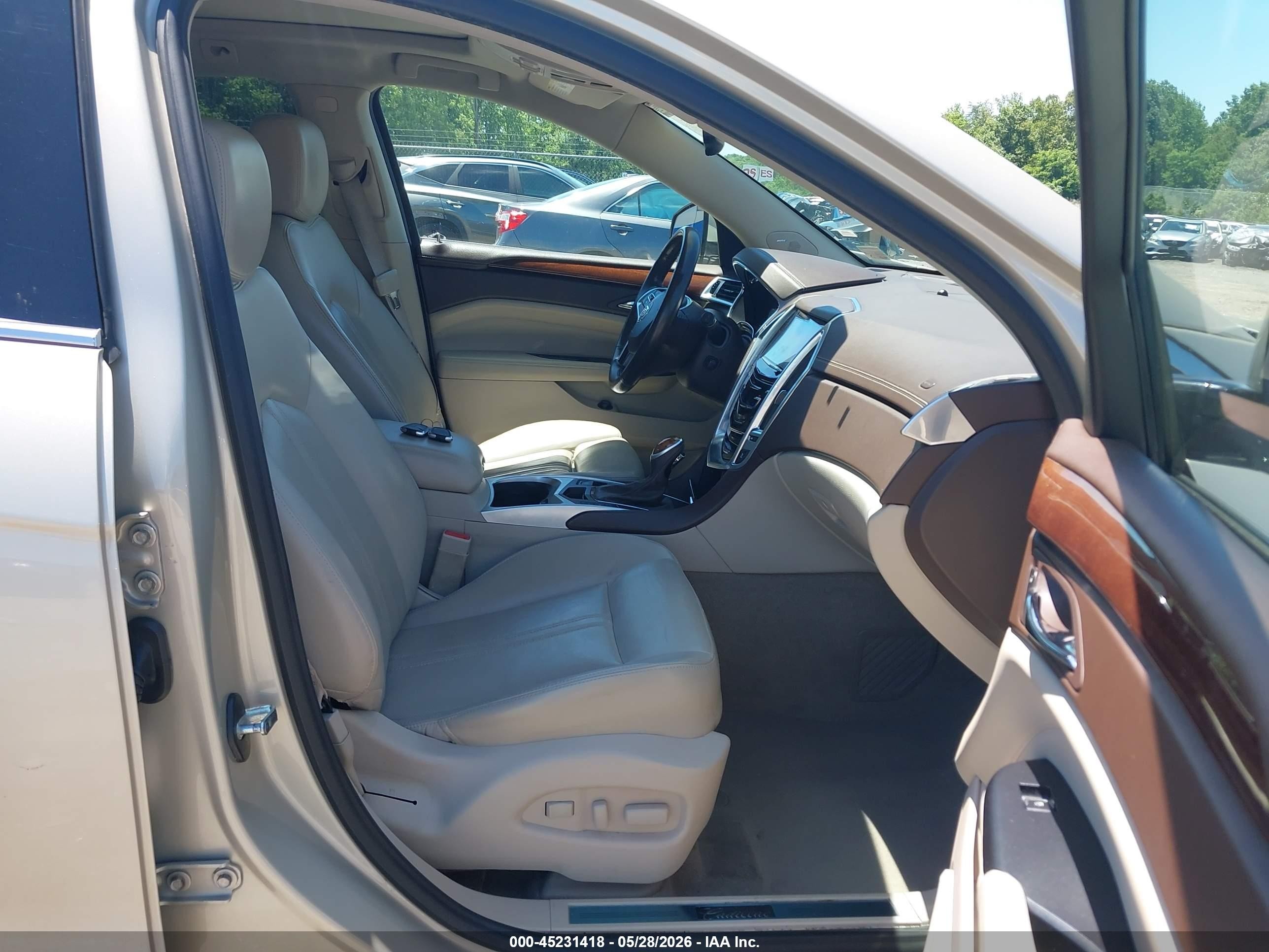 2015 Cadillac Srx Luxury Collection Beige vin: 3GYFNEE38FS566897