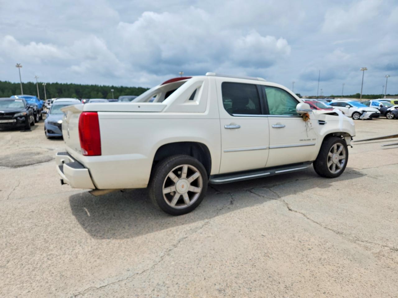 2011 Cadillac Escalade Ext Luxury White vin: 3GYT4MEF6BG136325