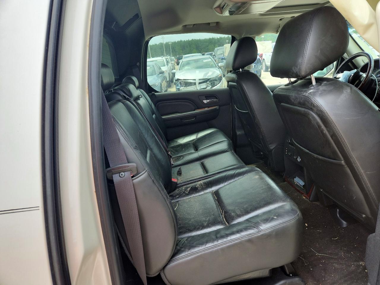2011 Cadillac Escalade Ext Luxury White vin: 3GYT4MEF6BG136325