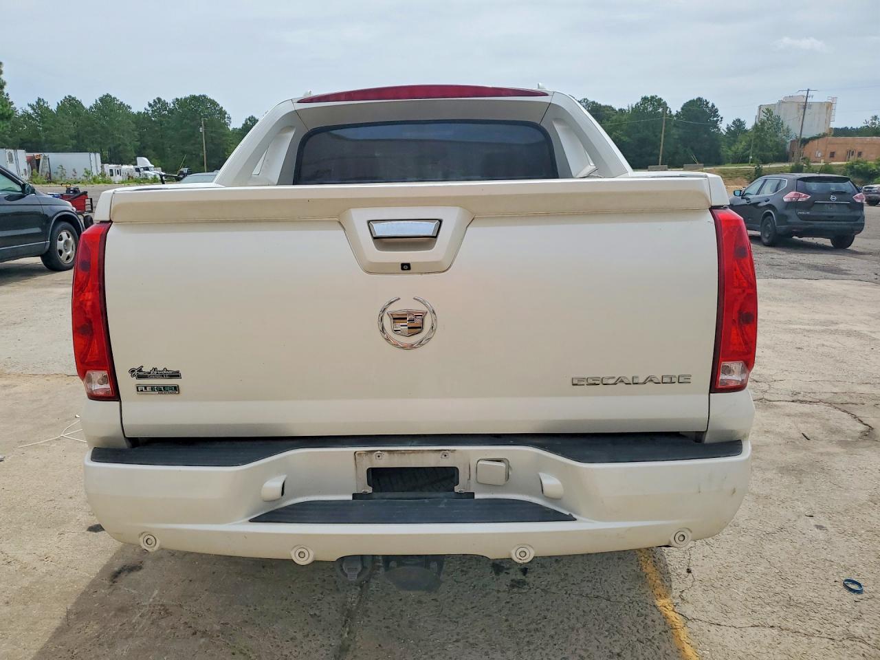 2011 Cadillac Escalade Ext Luxury White vin: 3GYT4MEF6BG136325