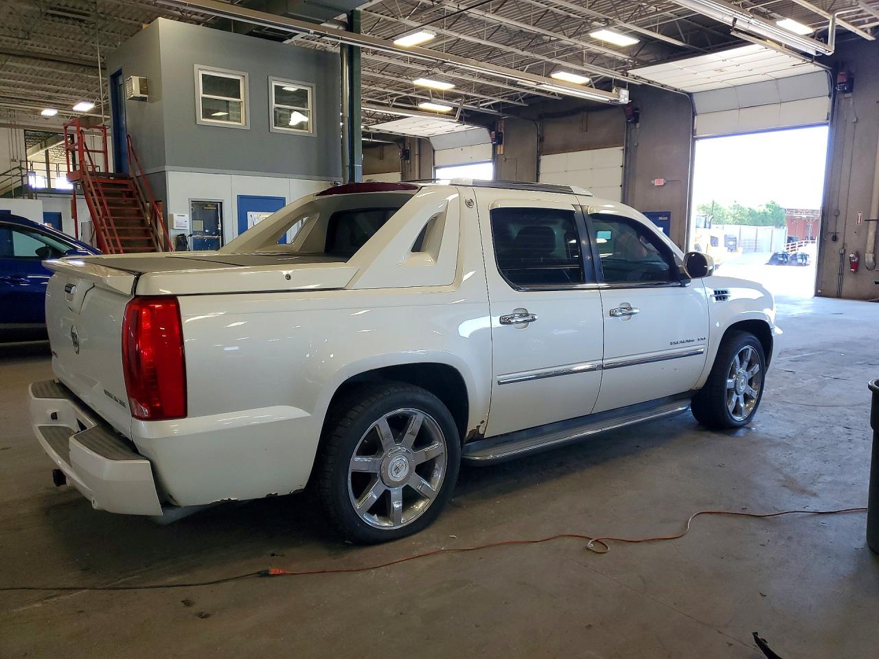 2011 Cadillac Escalade Ext Luxury White vin: 3GYT4MEFXBG194230