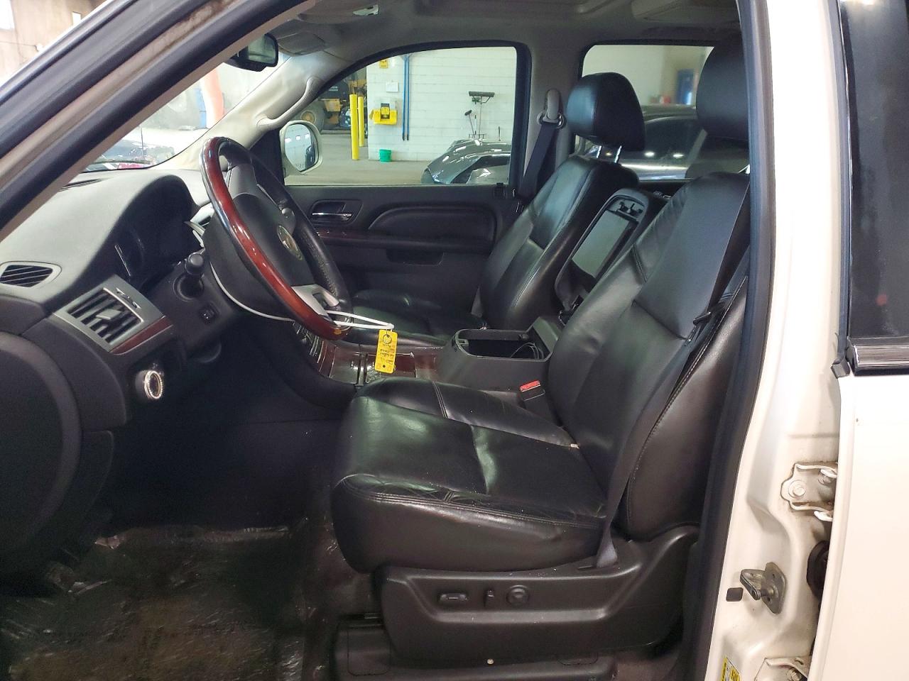 2011 Cadillac Escalade Ext Luxury White vin: 3GYT4MEFXBG194230