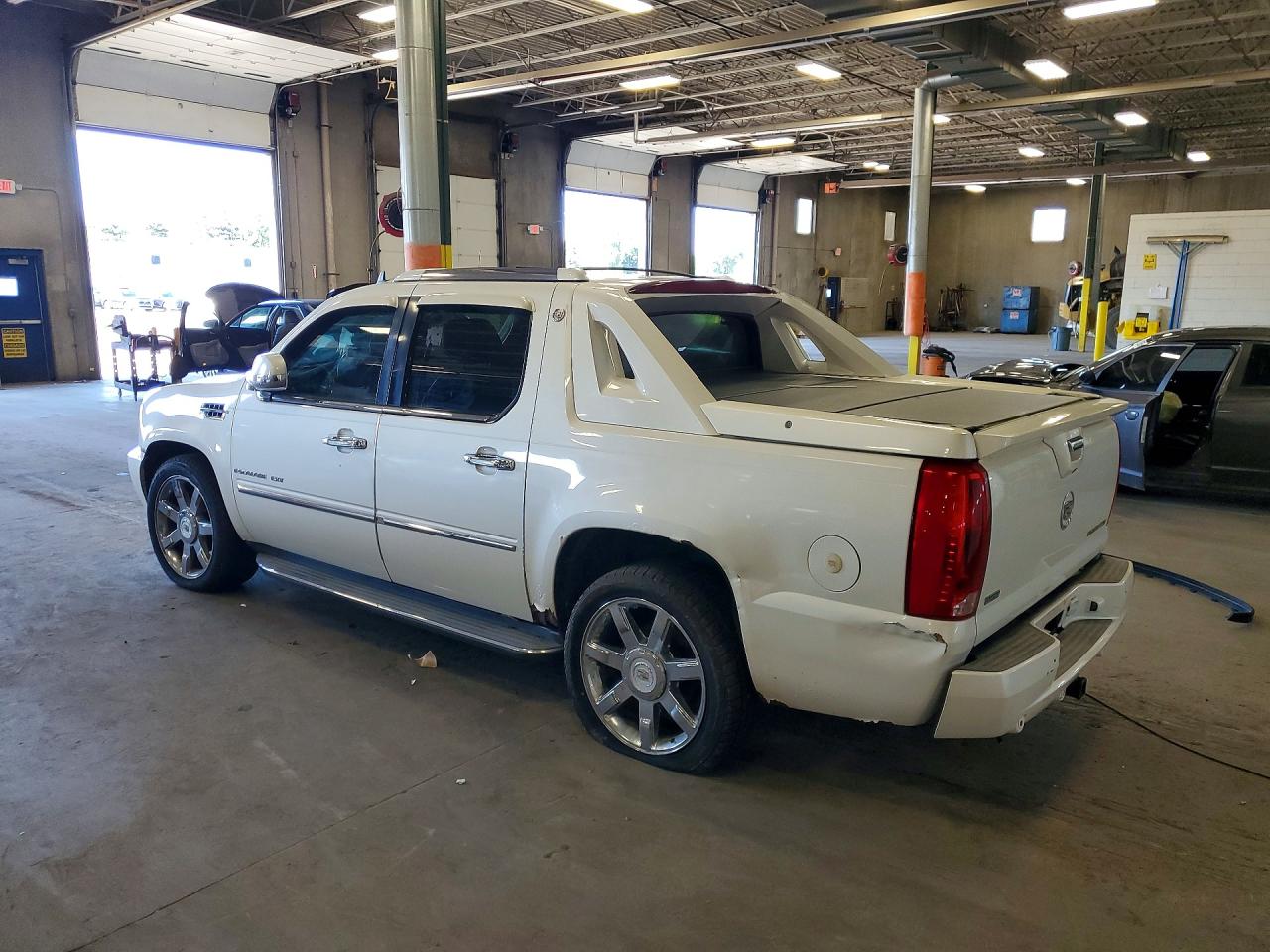 2011 Cadillac Escalade Ext Luxury White vin: 3GYT4MEFXBG194230