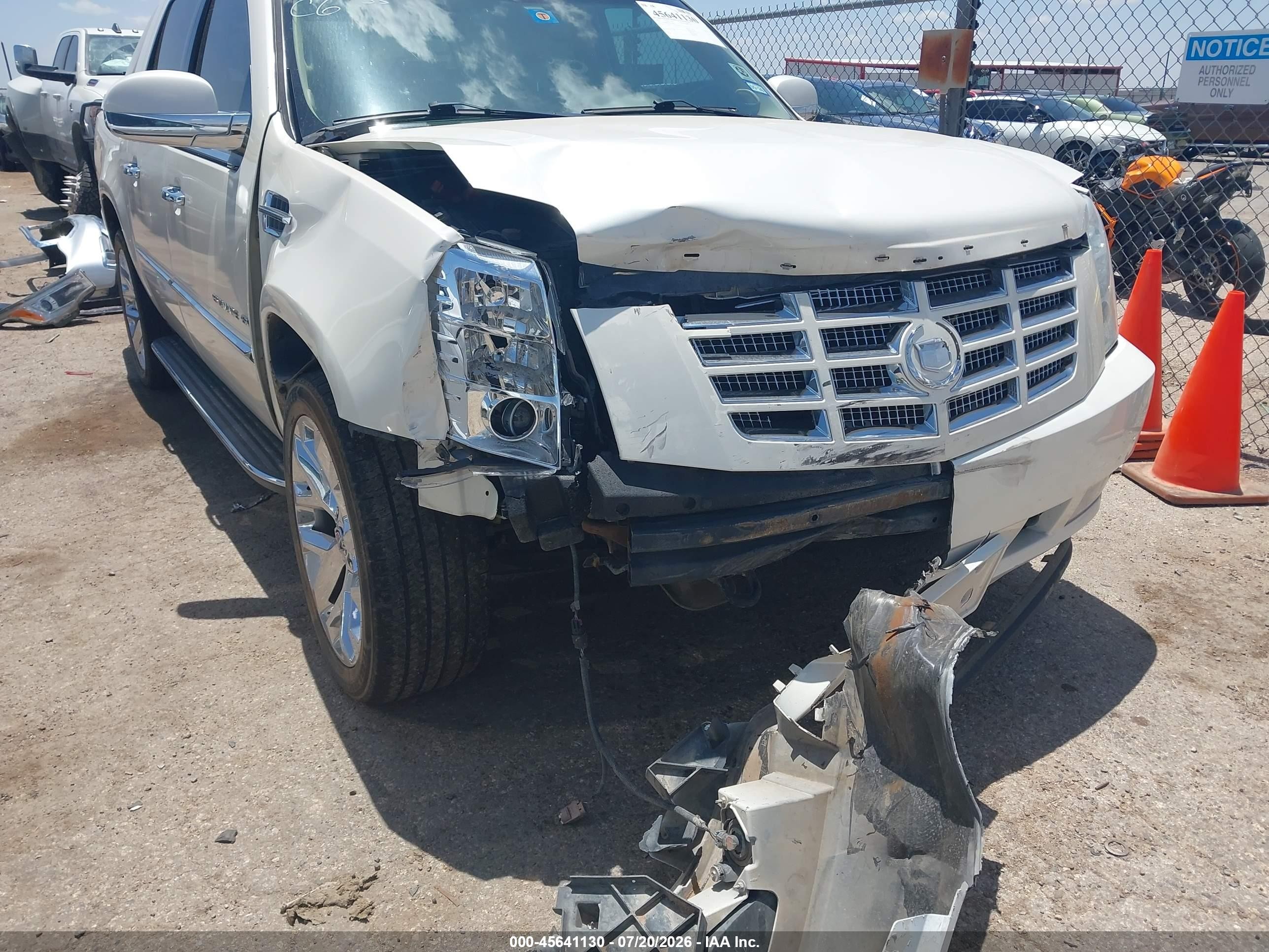 2012 Cadillac Escalade Ext Luxury White vin: 3GYT4MEFXCG138970