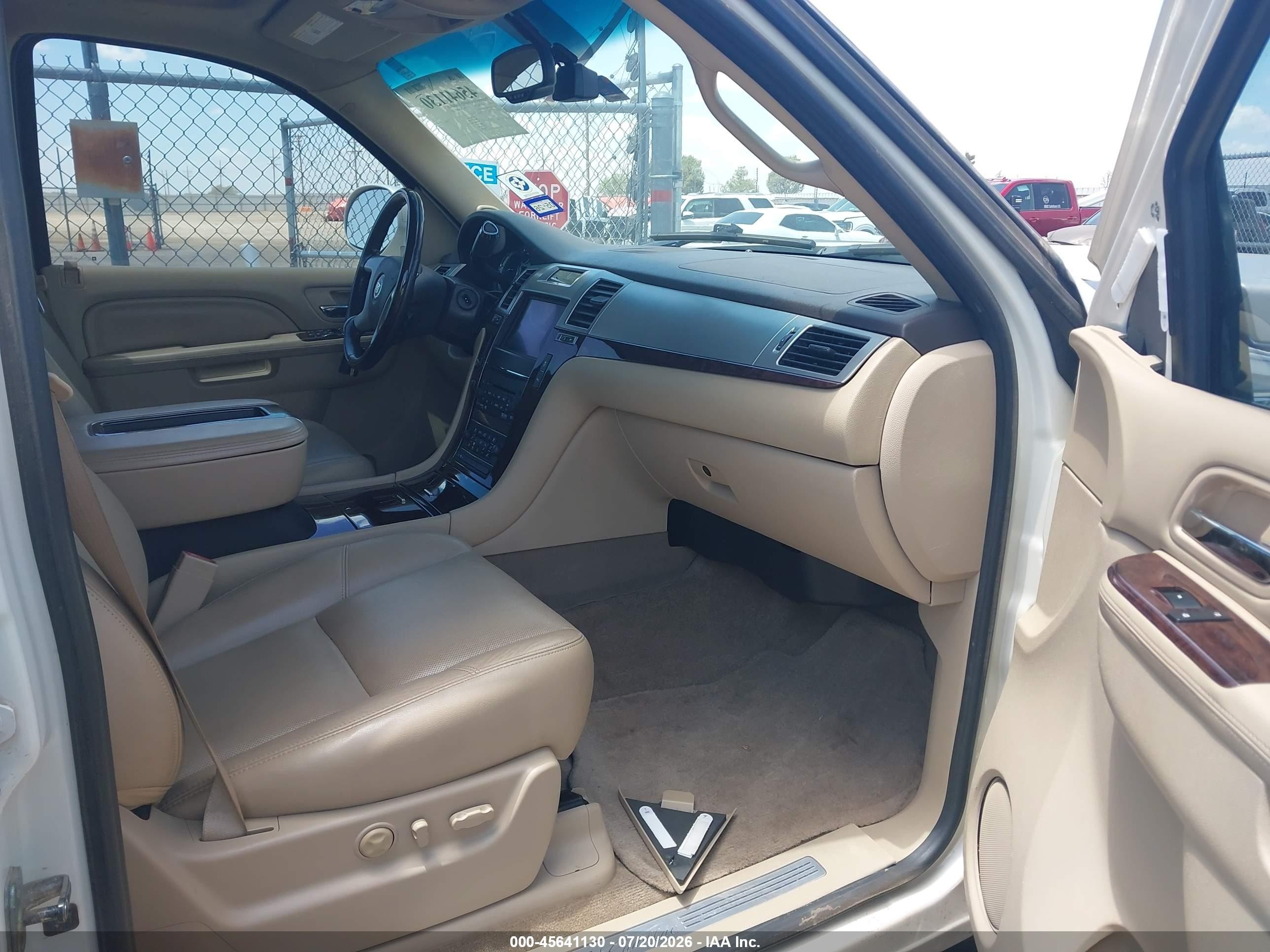 2012 Cadillac Escalade Ext Luxury White vin: 3GYT4MEFXCG138970