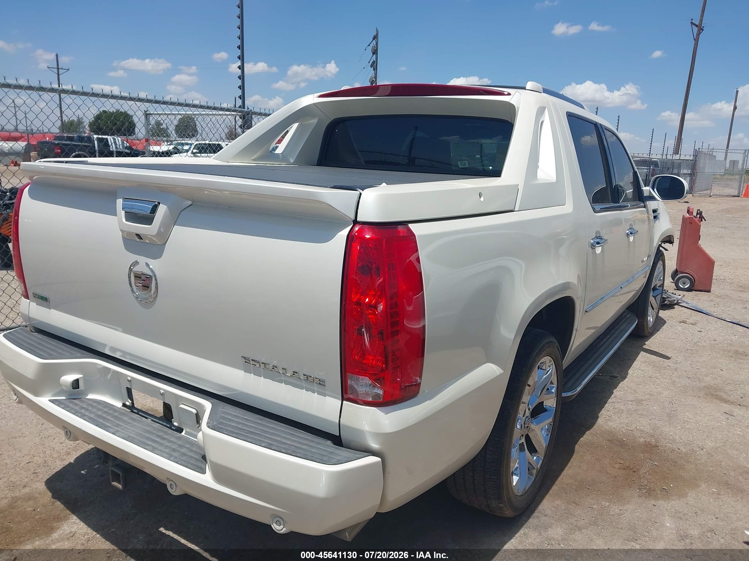 2012 Cadillac Escalade Ext Luxury White vin: 3GYT4MEFXCG138970