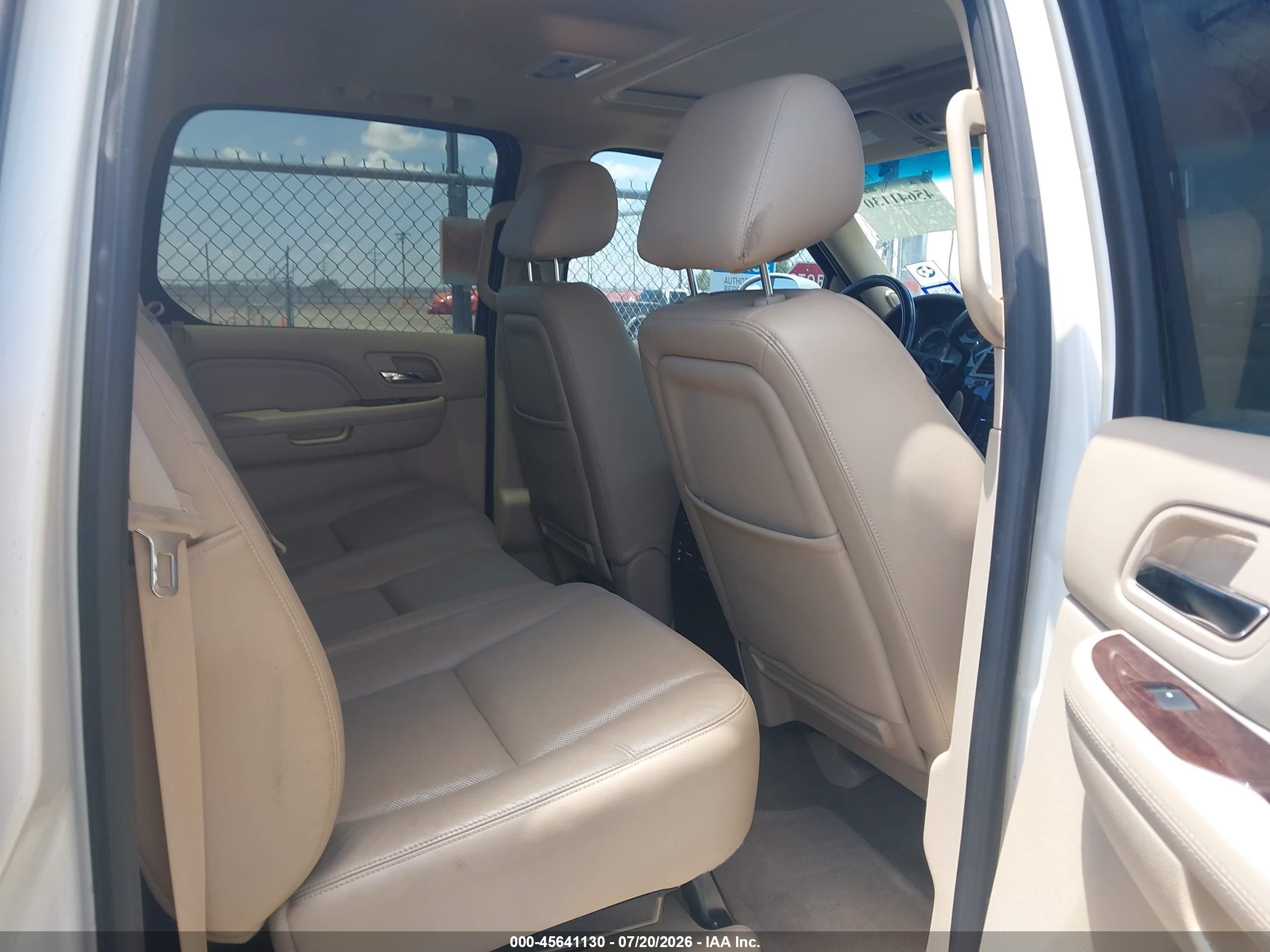 2012 Cadillac Escalade Ext Luxury White vin: 3GYT4MEFXCG138970