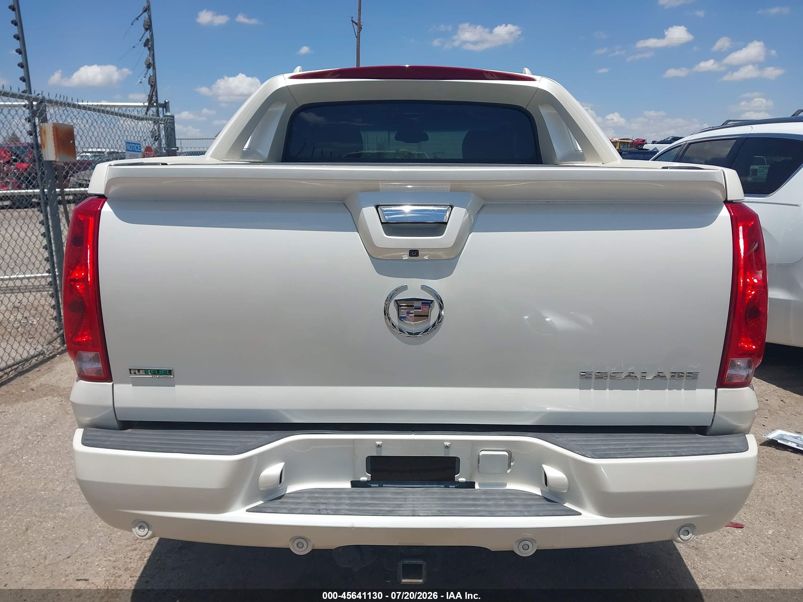 2012 Cadillac Escalade Ext Luxury White vin: 3GYT4MEFXCG138970