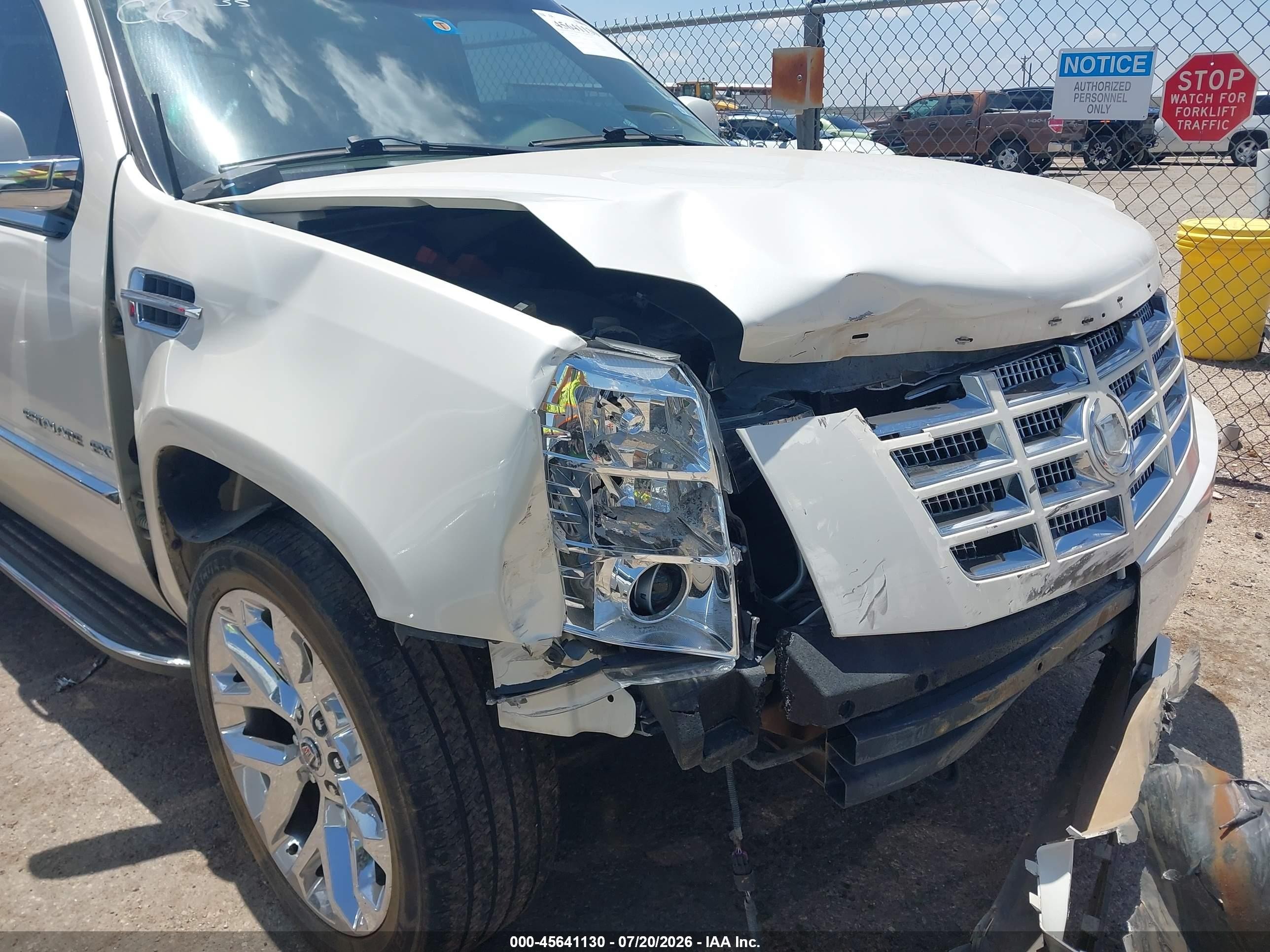 2012 Cadillac Escalade Ext Luxury White vin: 3GYT4MEFXCG138970