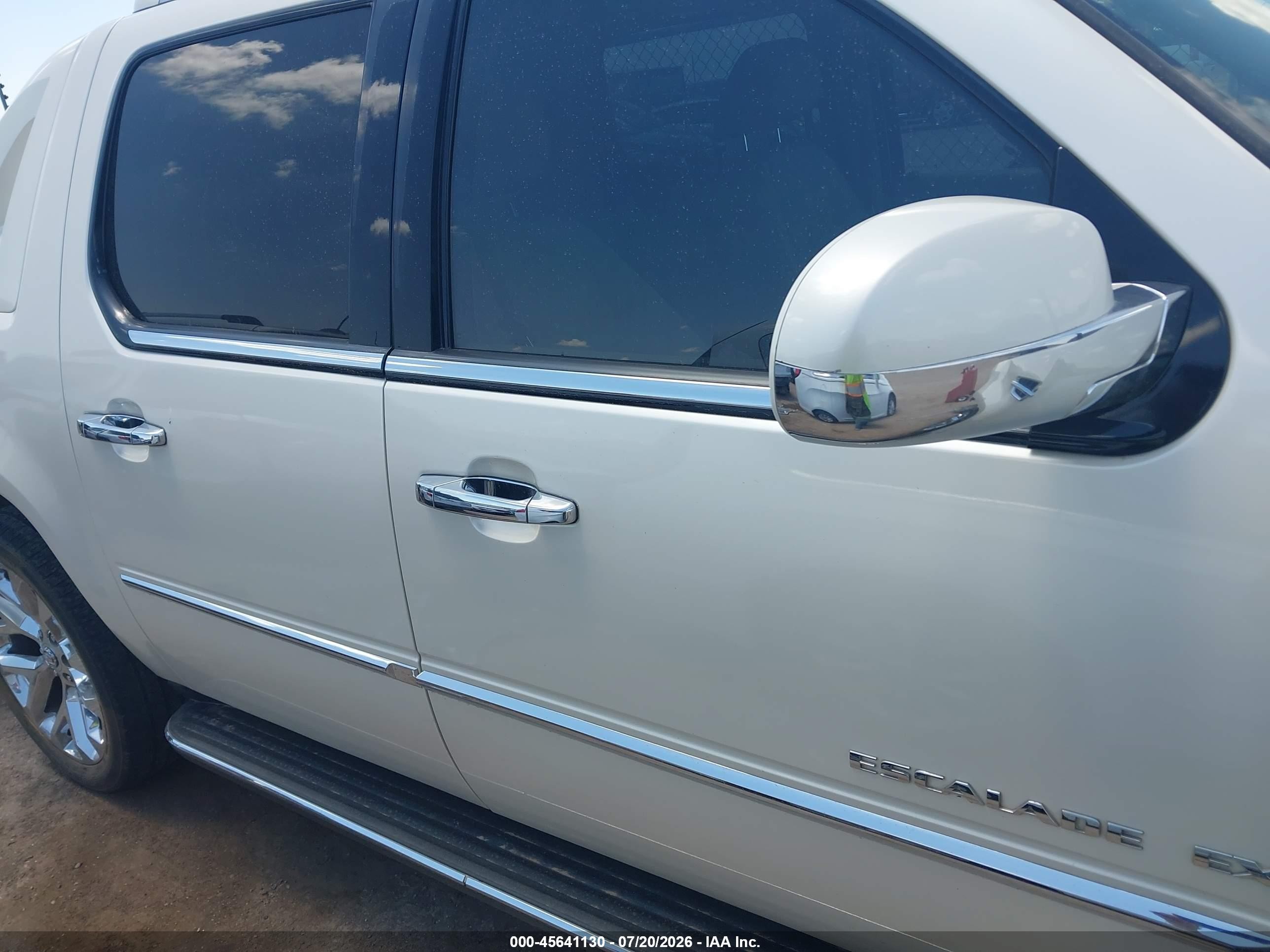 2012 Cadillac Escalade Ext Luxury White vin: 3GYT4MEFXCG138970