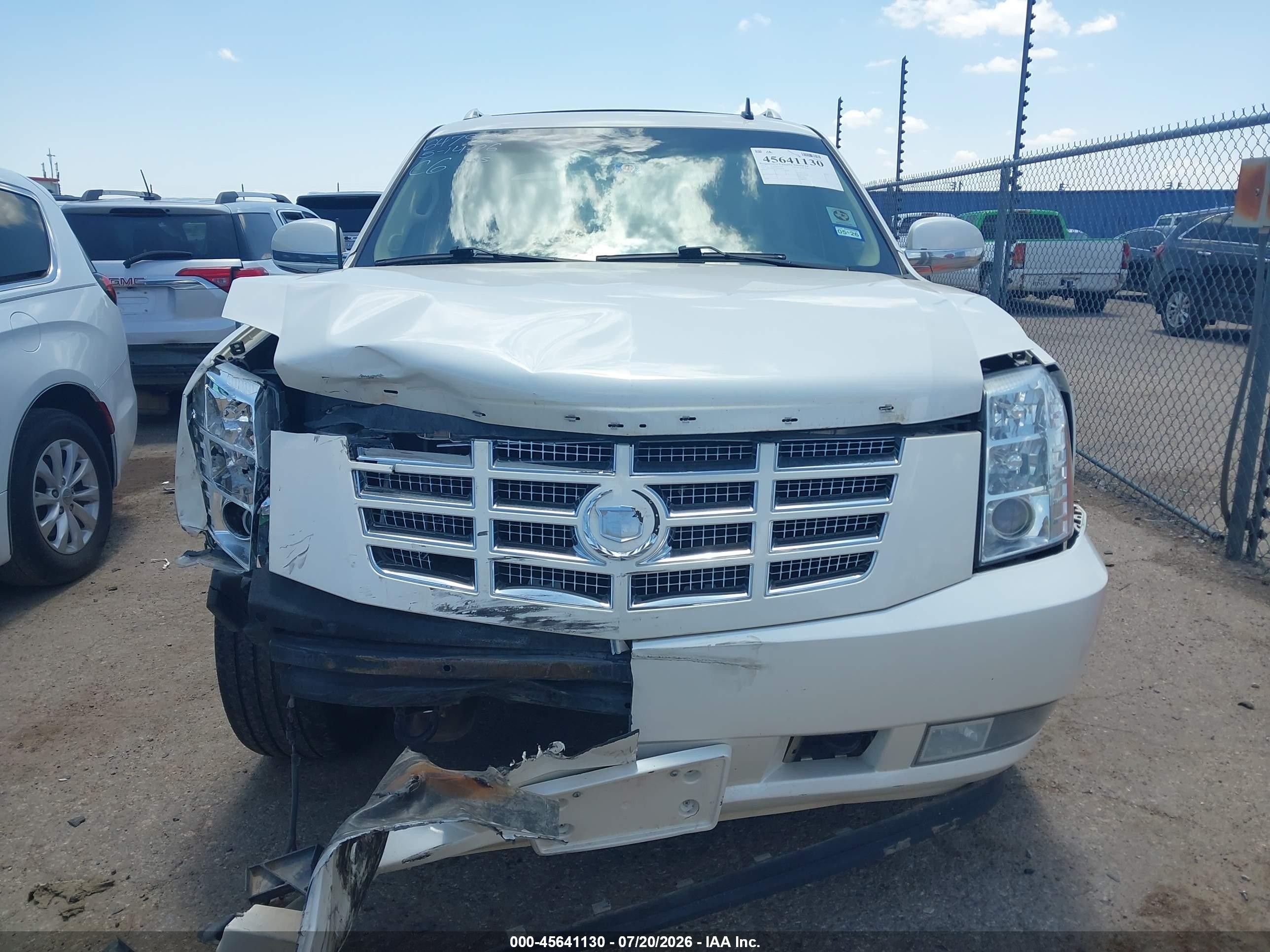 2012 Cadillac Escalade Ext Luxury White vin: 3GYT4MEFXCG138970