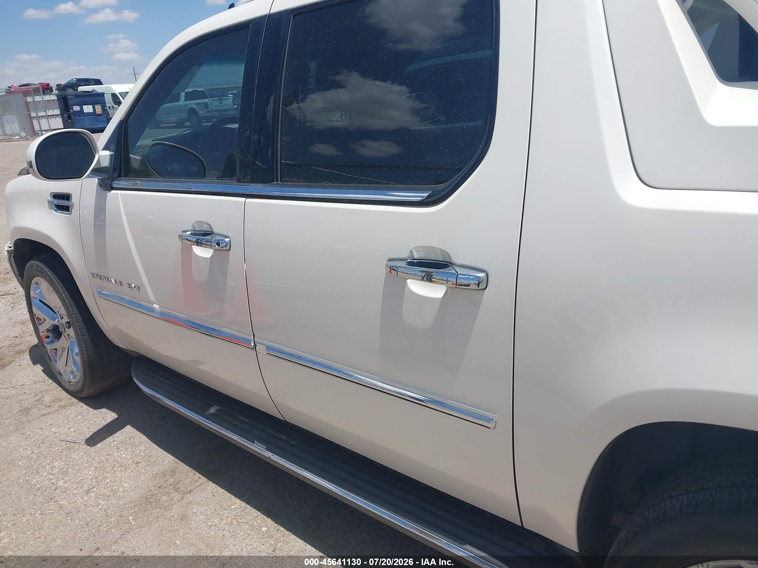 2012 Cadillac Escalade Ext Luxury White vin: 3GYT4MEFXCG138970