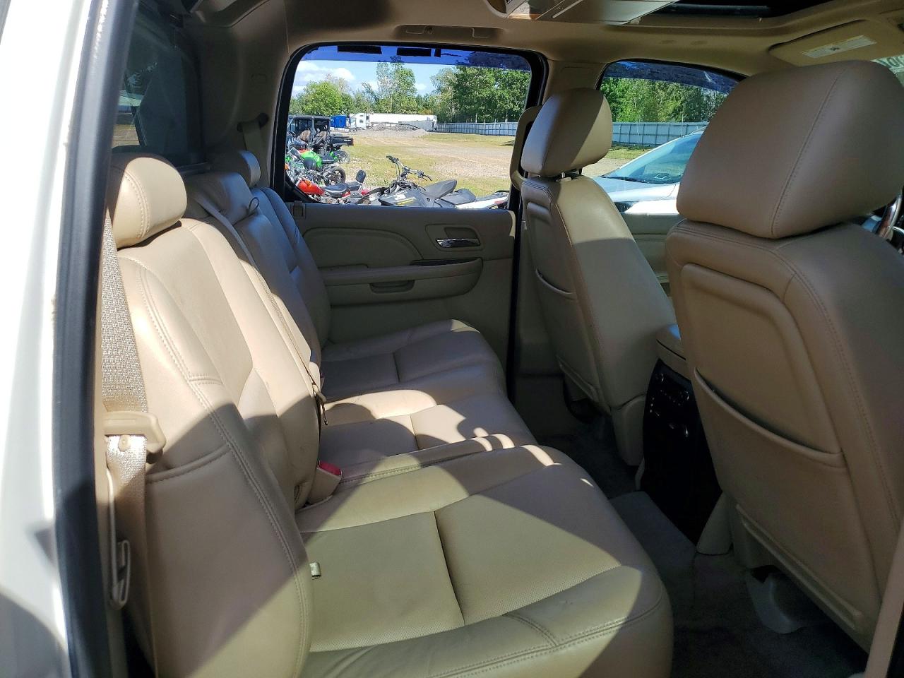 2012 Cadillac Escalade Ext Premium White vin: 3GYT4NEF8CG232027