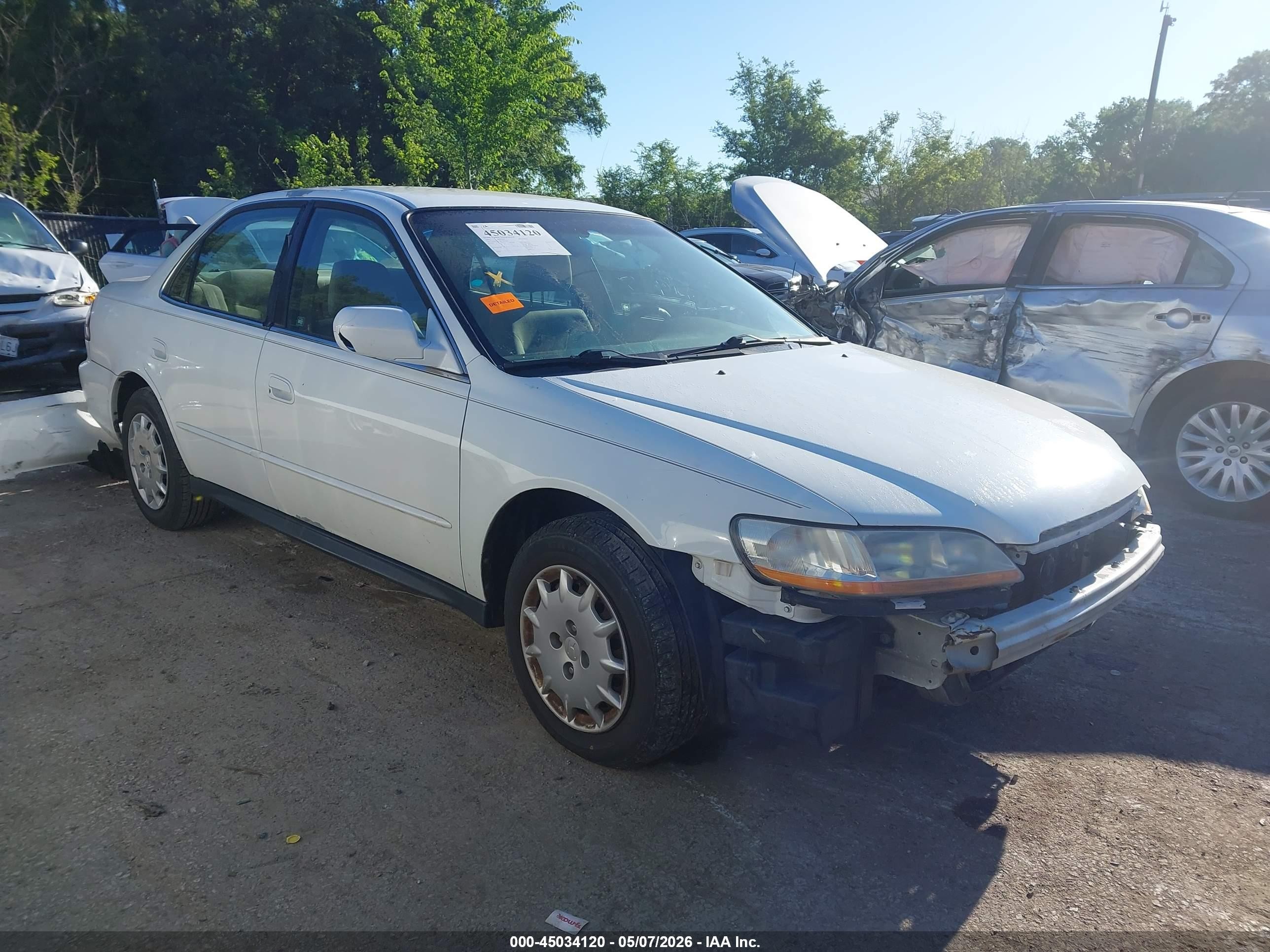 2002 Honda Accord 2.3 Lx White vin: 3HGCG56442G701138