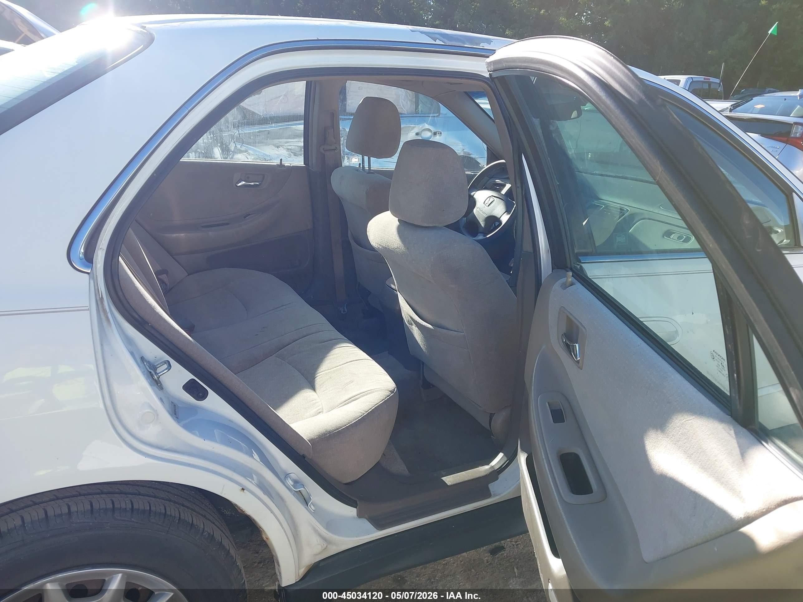 2002 Honda Accord 2.3 Lx Белый vin: 3HGCG56442G701138