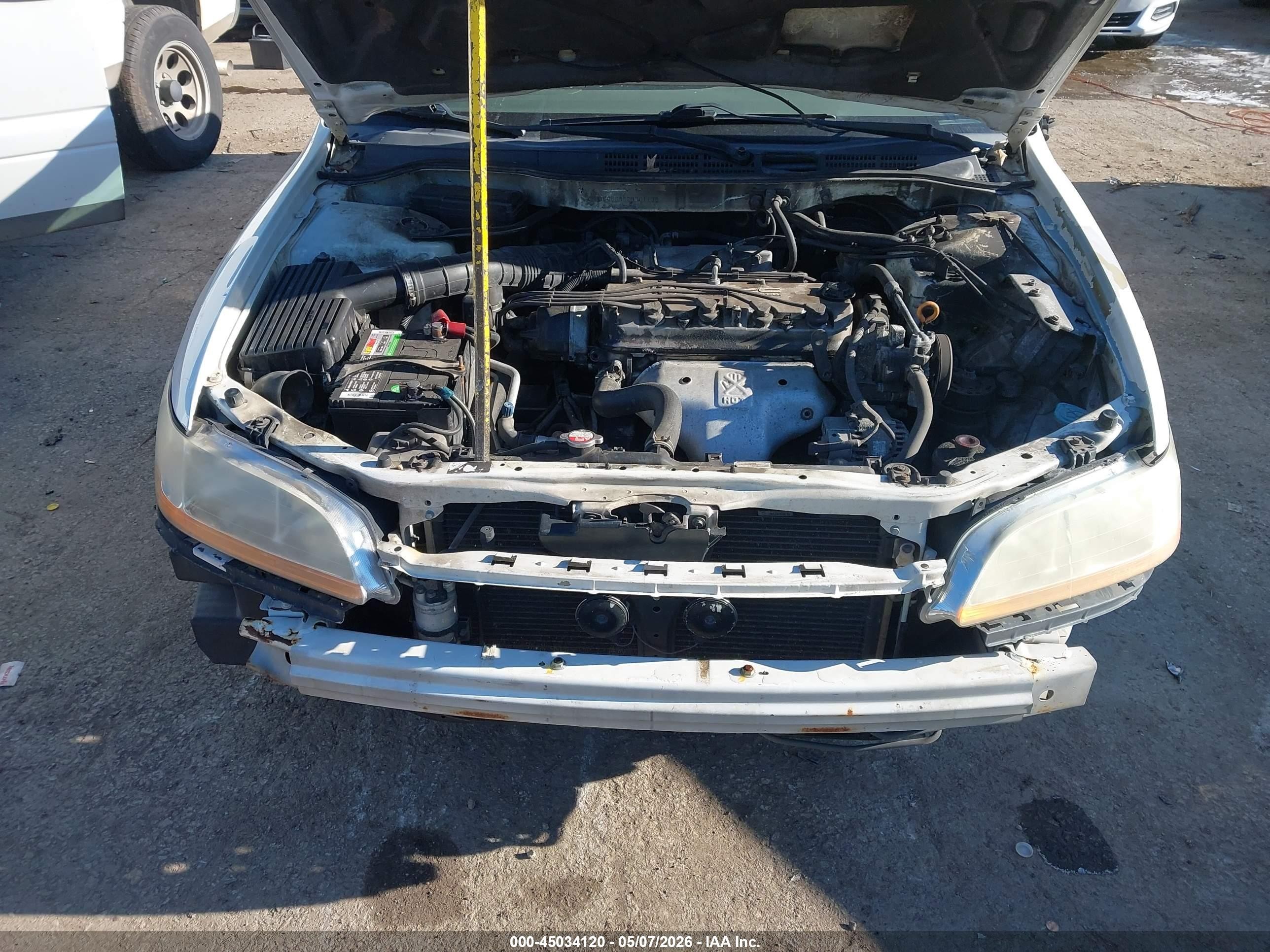 2002 Honda Accord 2.3 Lx Белый vin: 3HGCG56442G701138