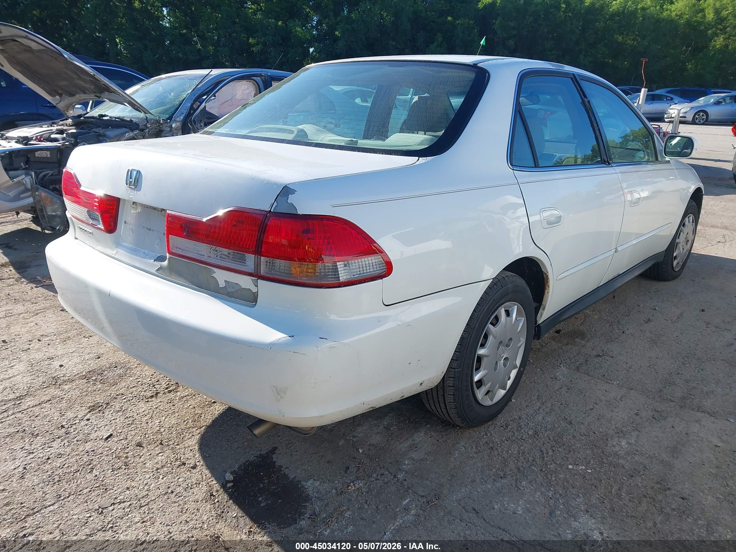 2002 Honda Accord 2.3 Lx Белый vin: 3HGCG56442G701138