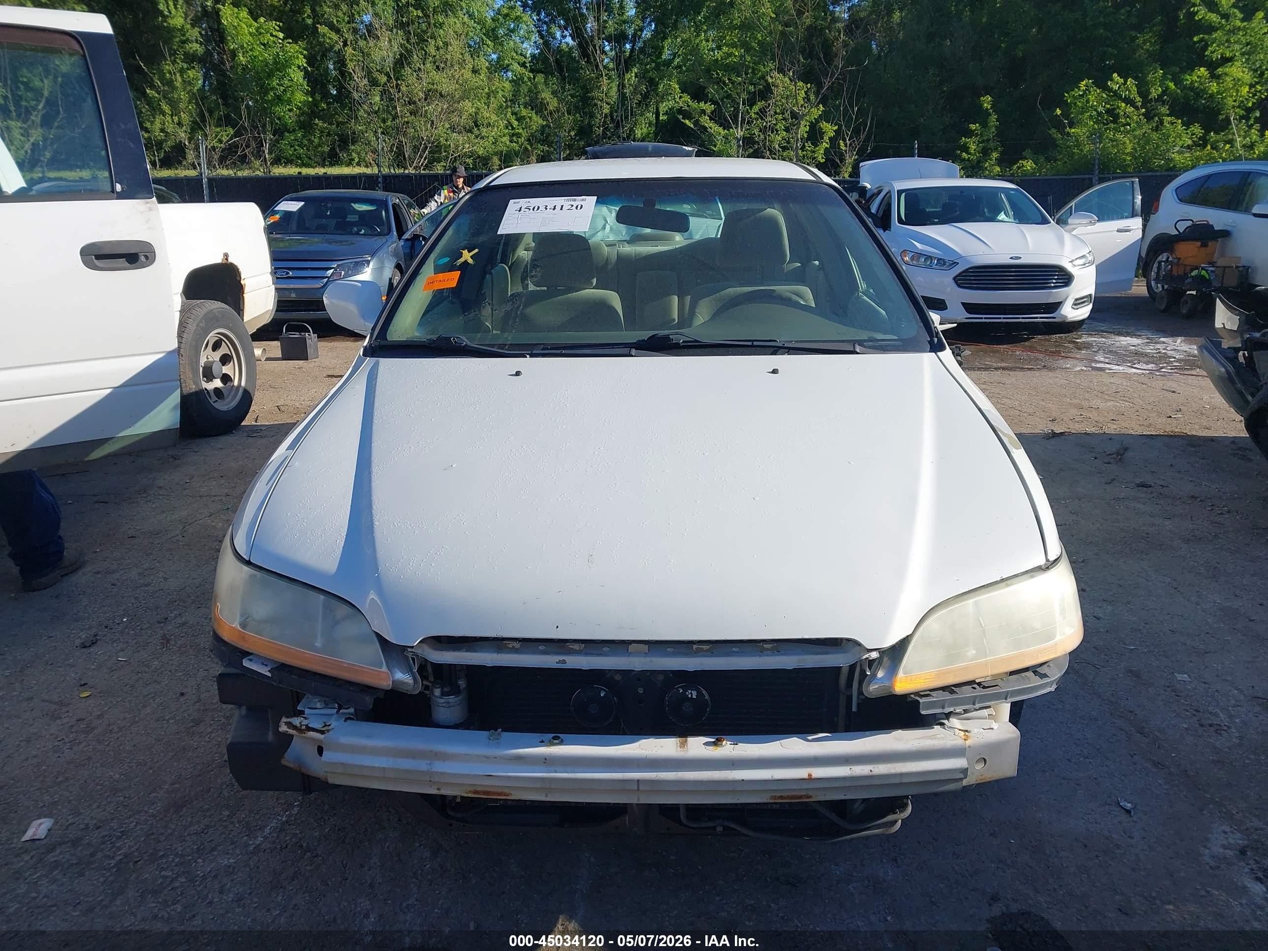 2002 Honda Accord 2.3 Lx Белый vin: 3HGCG56442G701138