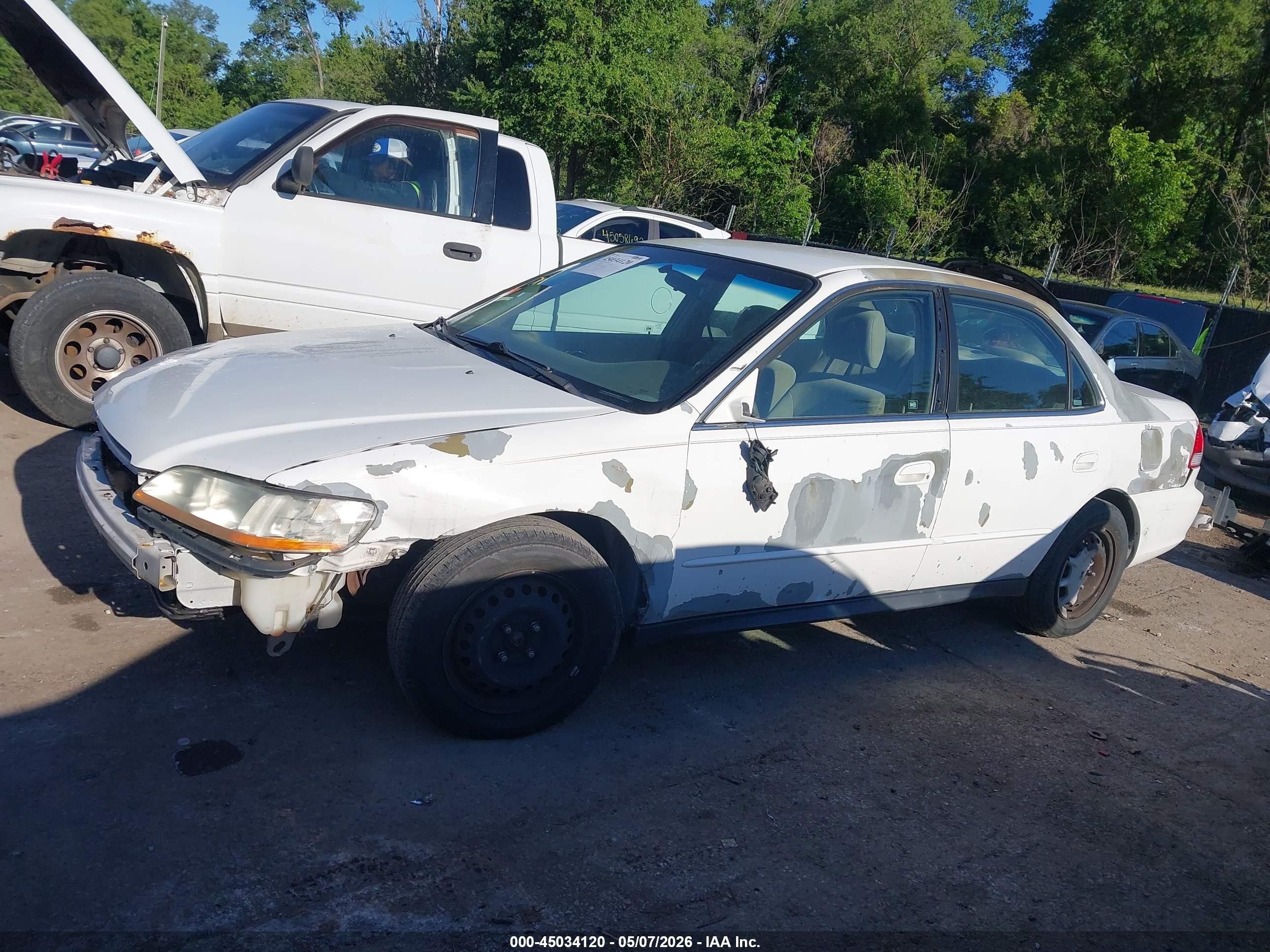 2002 Honda Accord 2.3 Lx Белый vin: 3HGCG56442G701138
