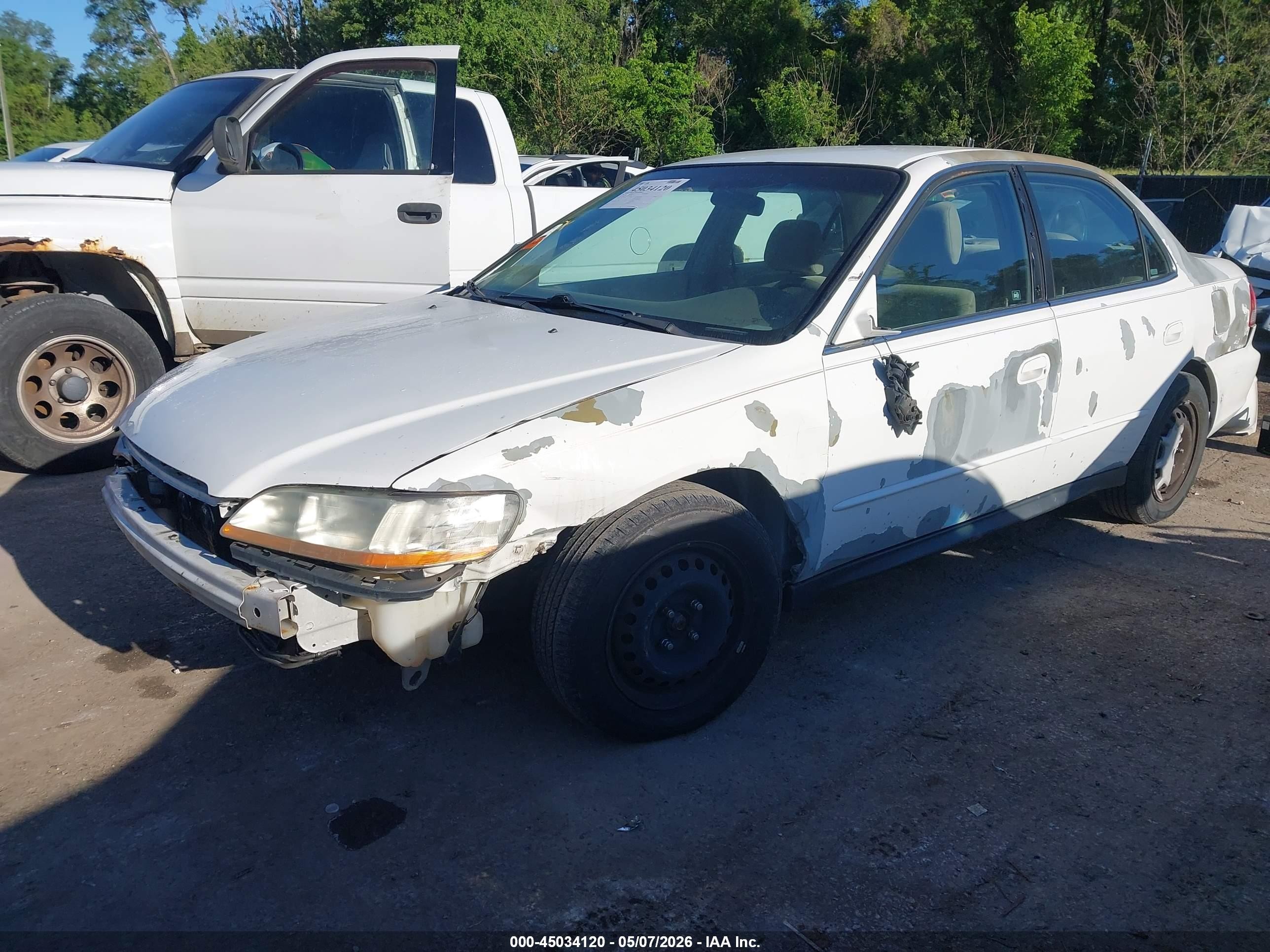 2002 Honda Accord 2.3 Lx Белый vin: 3HGCG56442G701138