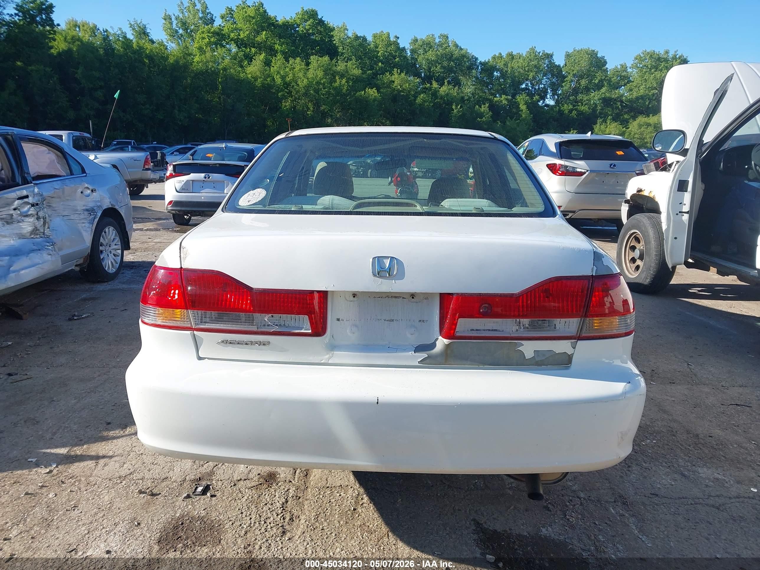 2002 Honda Accord 2.3 Lx Белый vin: 3HGCG56442G701138