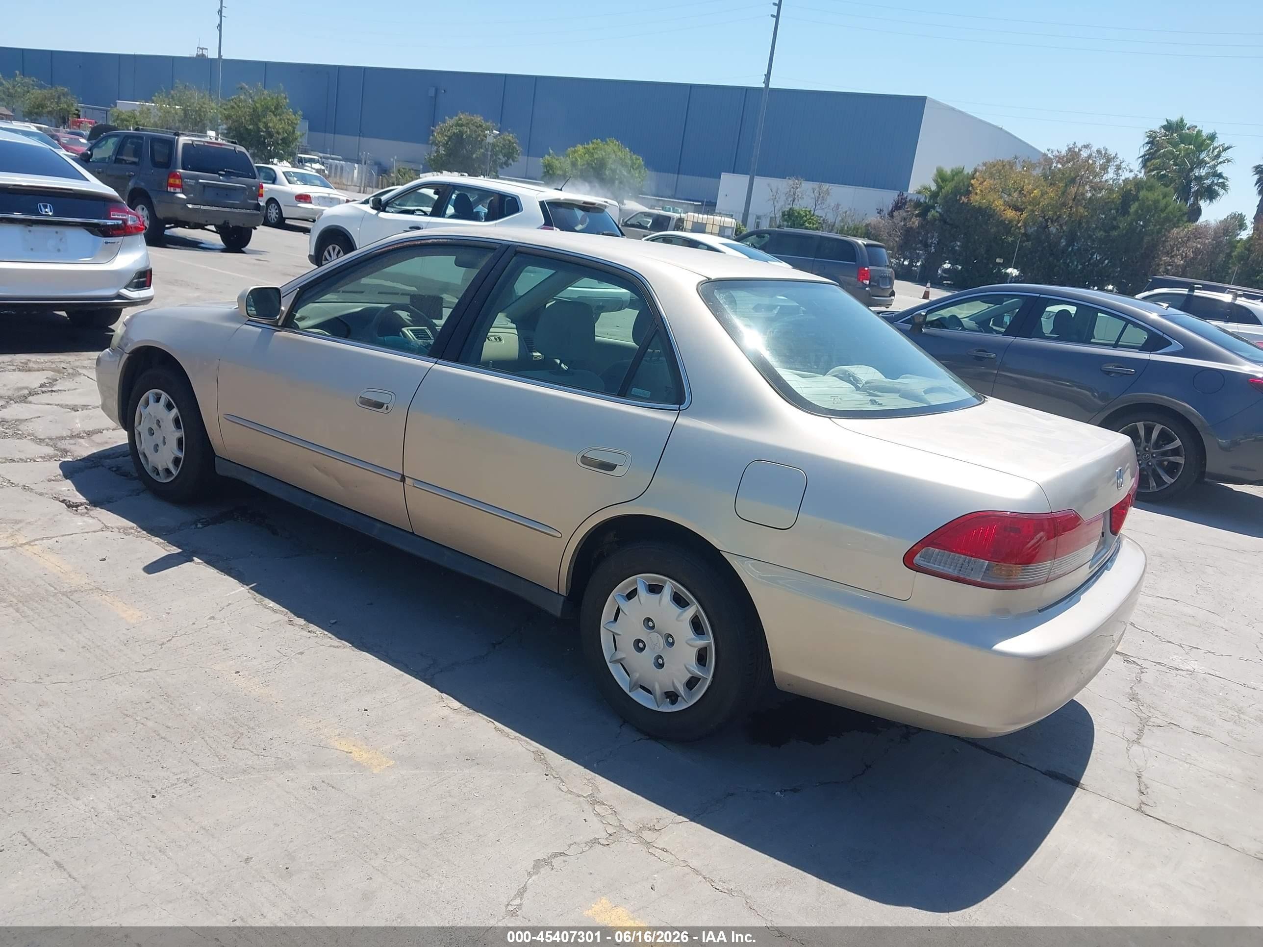 2002 Honda Accord 2.3 Lx Золотой vin: 3HGCG66542G702160