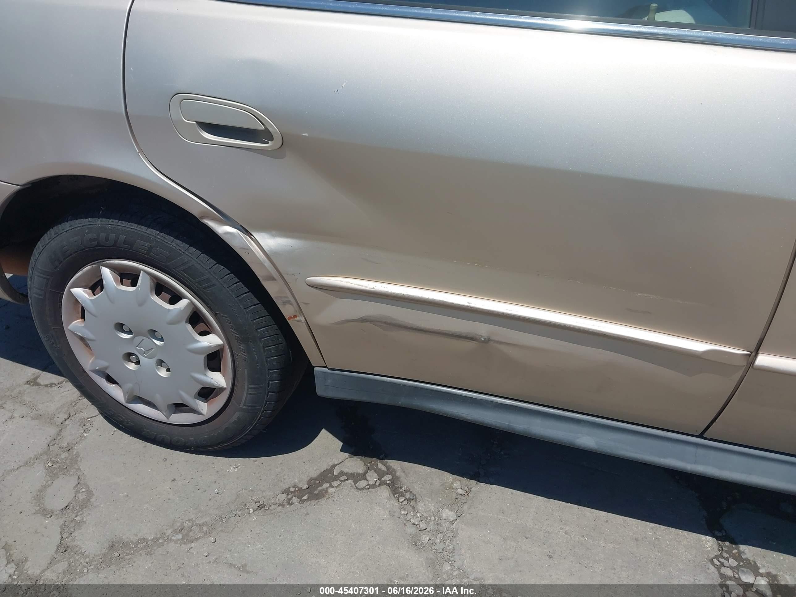 2002 Honda Accord 2.3 Lx Золотой vin: 3HGCG66542G702160