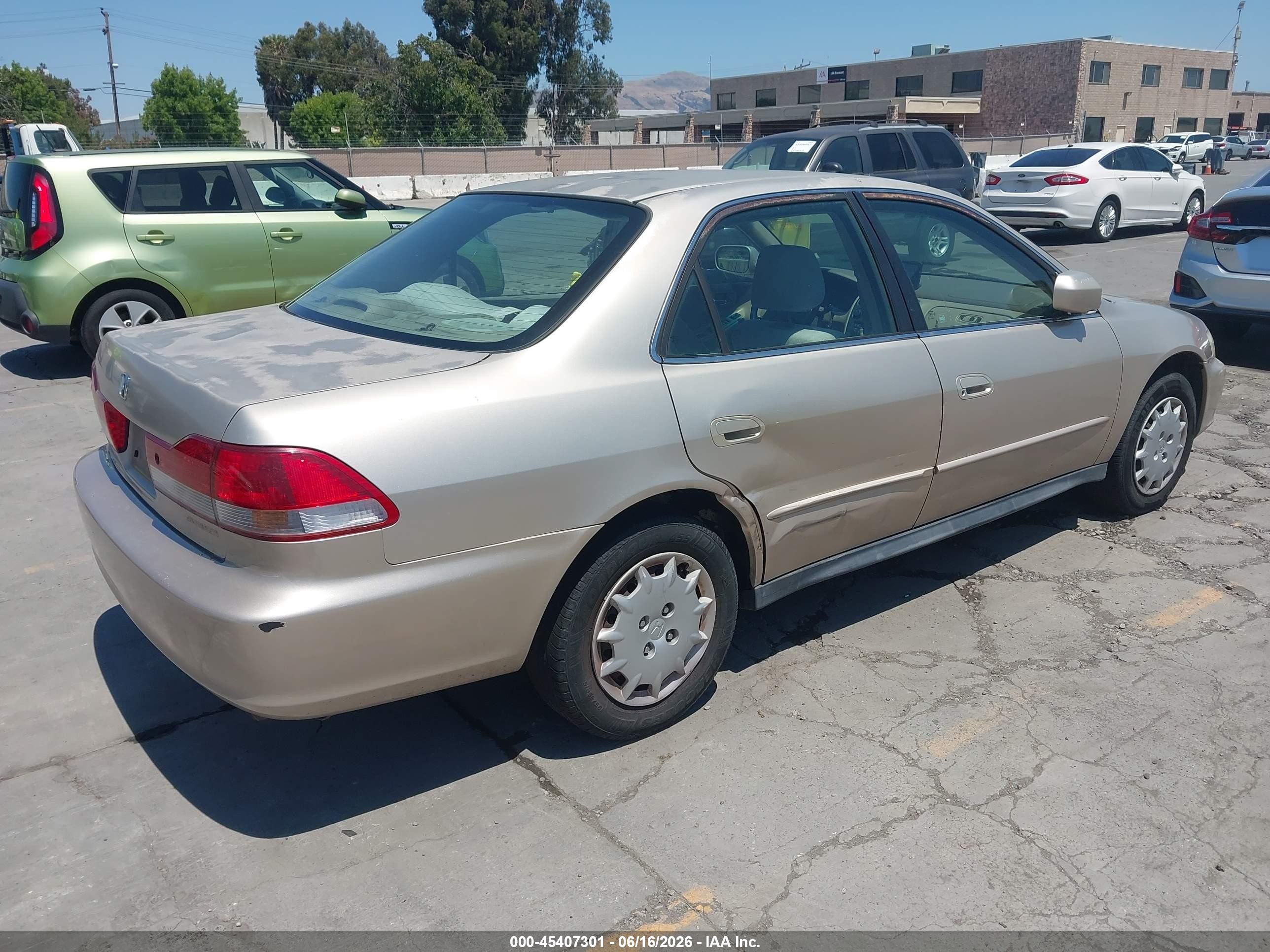 2002 Honda Accord 2.3 Lx Золотой vin: 3HGCG66542G702160
