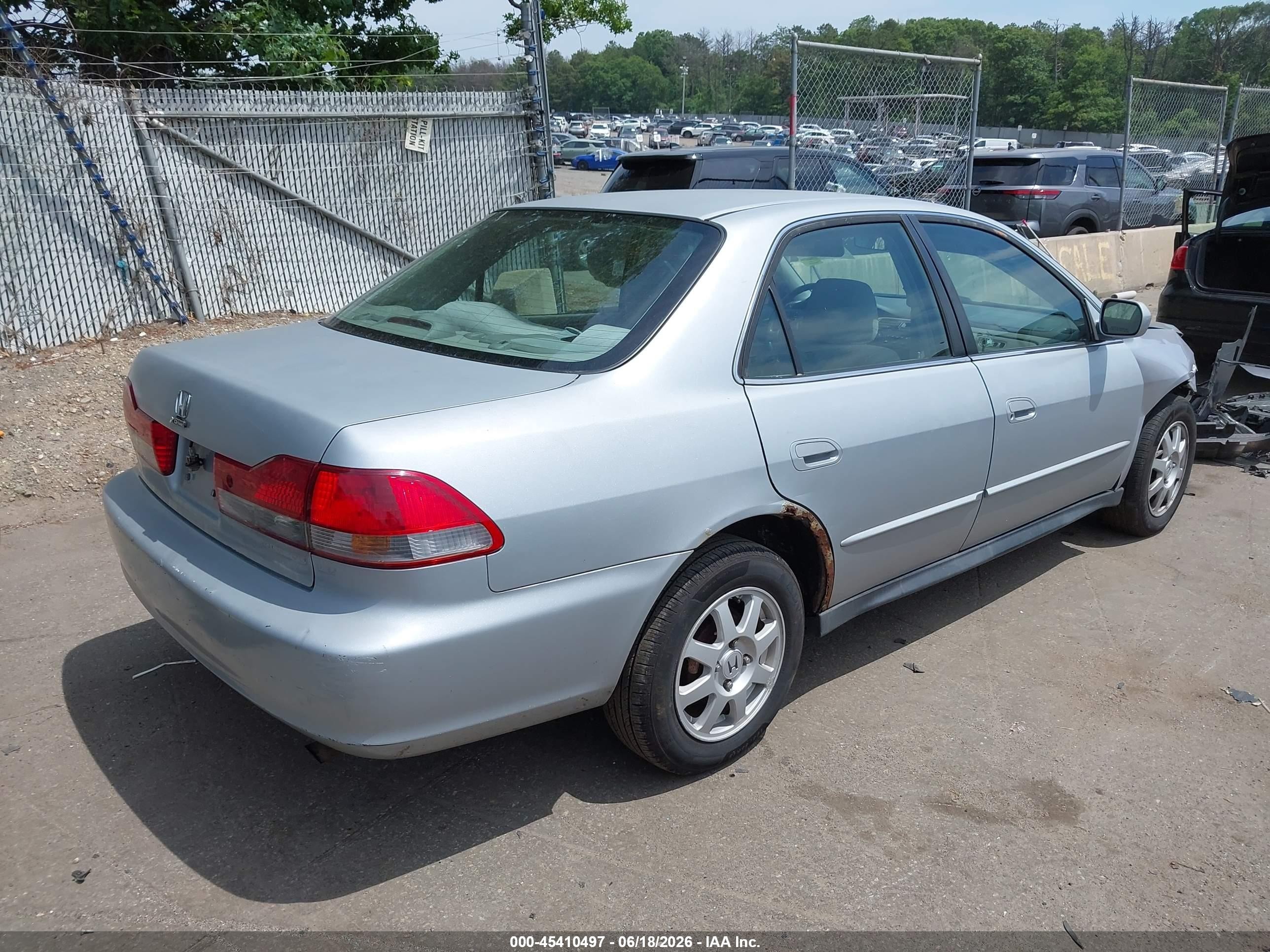2002 Honda Accord 2.3 Lx Серебряный vin: 3HGCG66592G707032