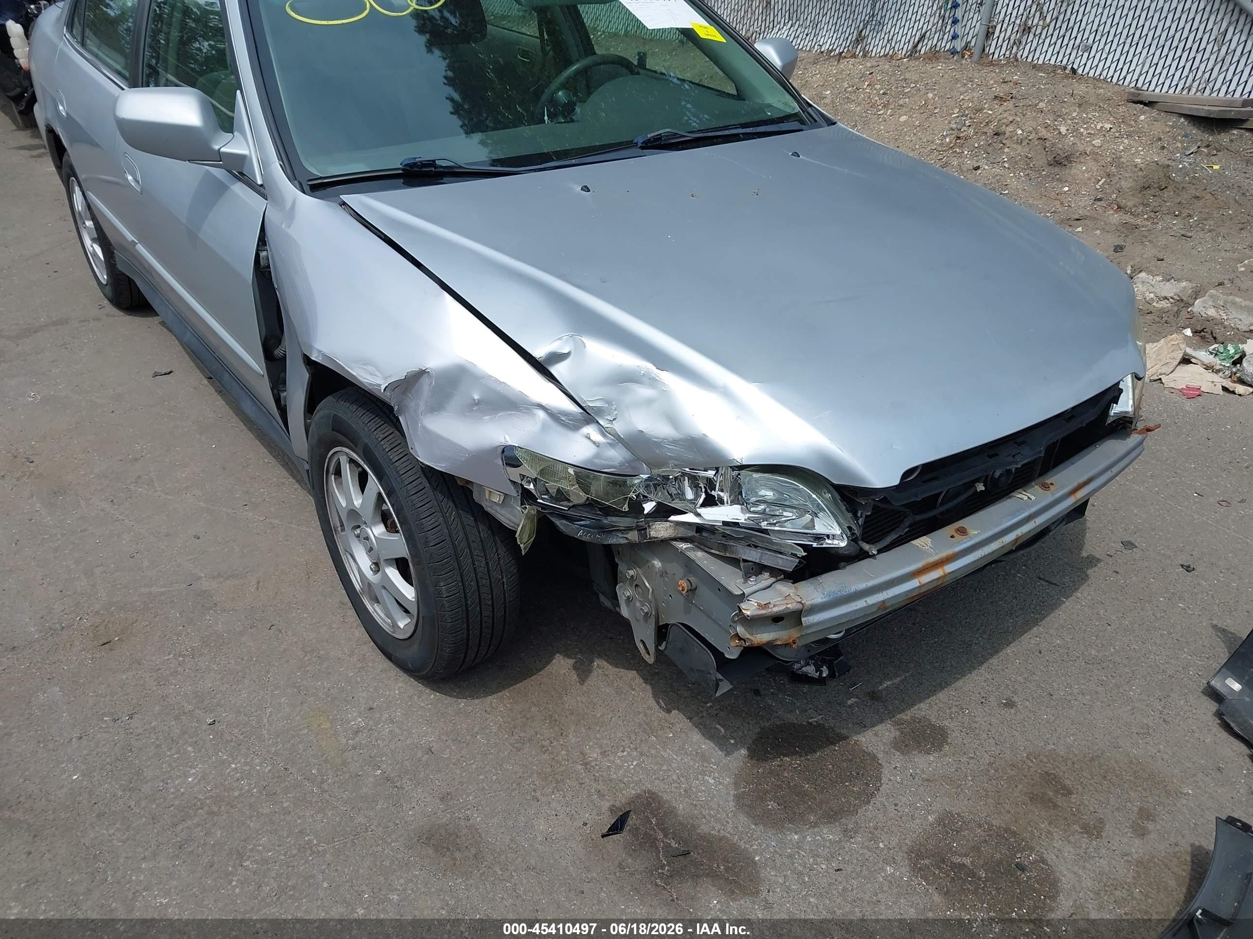 2002 Honda Accord 2.3 Lx Серебряный vin: 3HGCG66592G707032