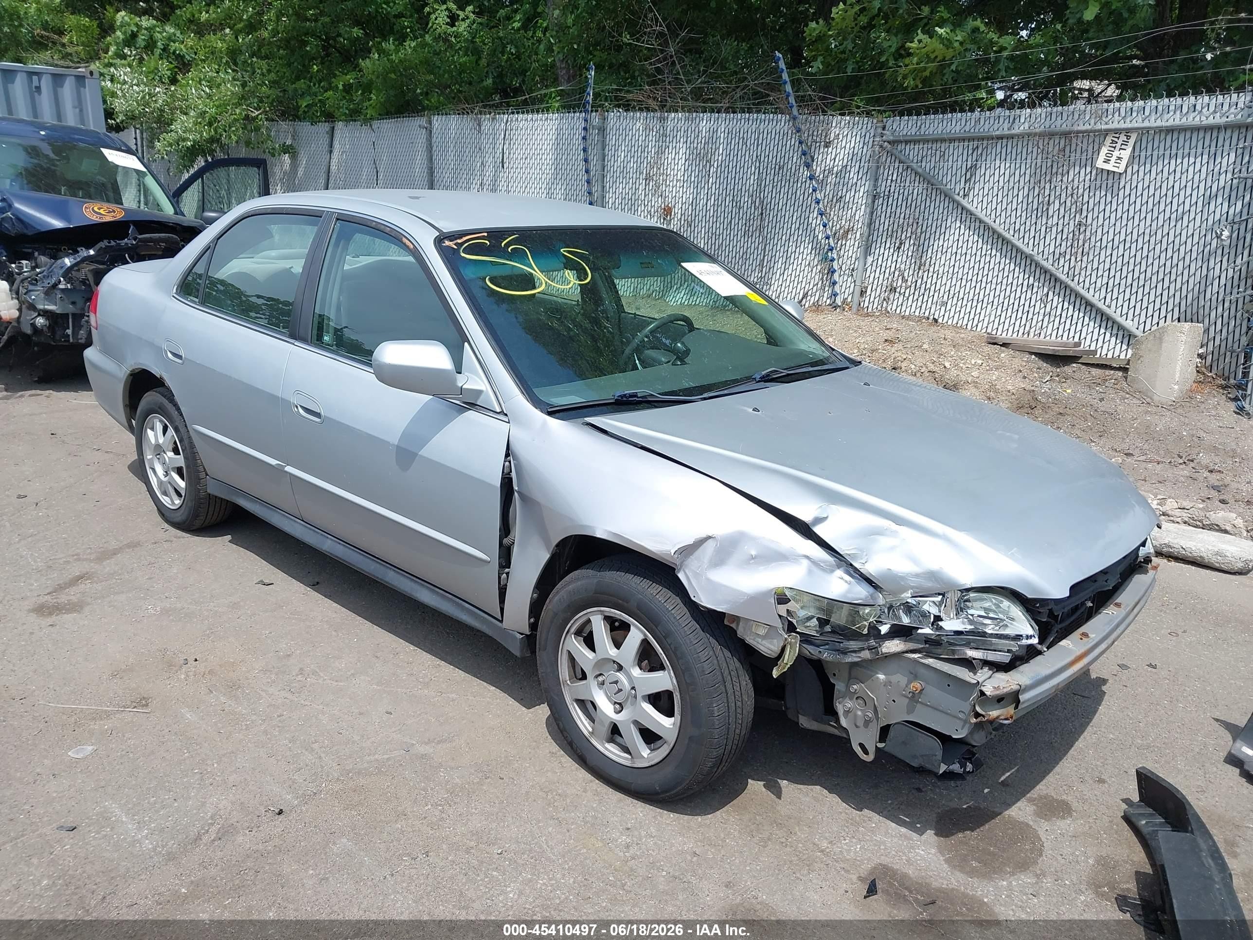 2002 Honda Accord 2.3 Lx Серебряный vin: 3HGCG66592G707032