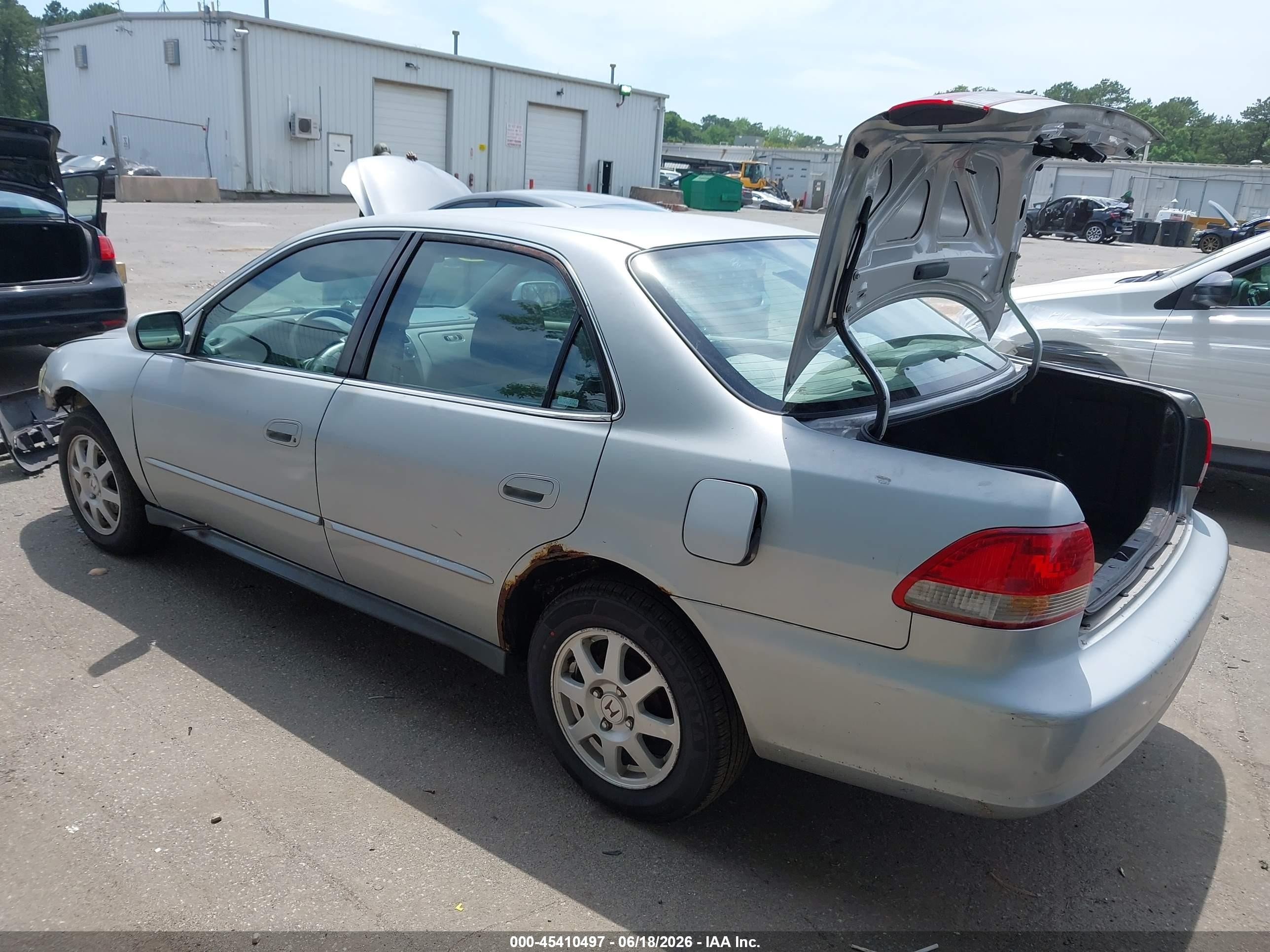 2002 Honda Accord 2.3 Lx Серебряный vin: 3HGCG66592G707032