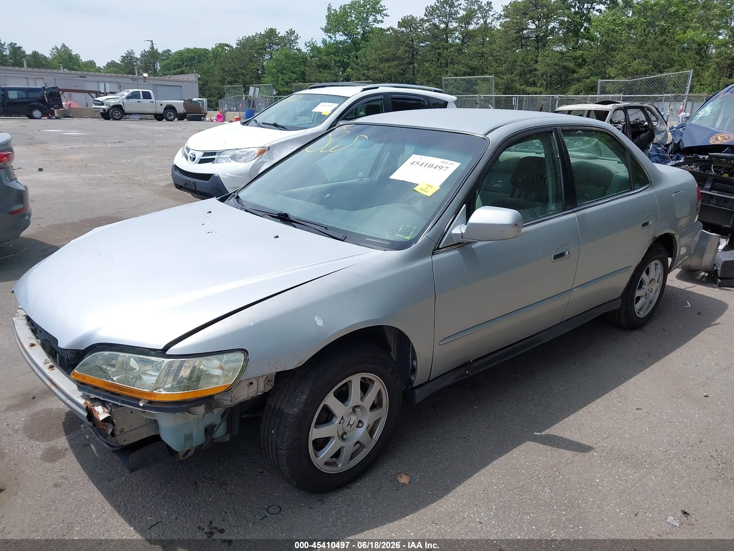 2002 Honda Accord 2.3 Lx Серебряный vin: 3HGCG66592G707032