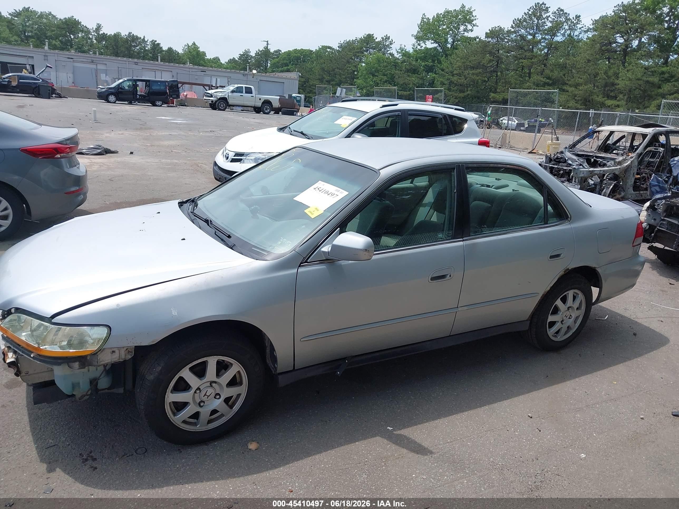 2002 Honda Accord 2.3 Lx Серебряный vin: 3HGCG66592G707032
