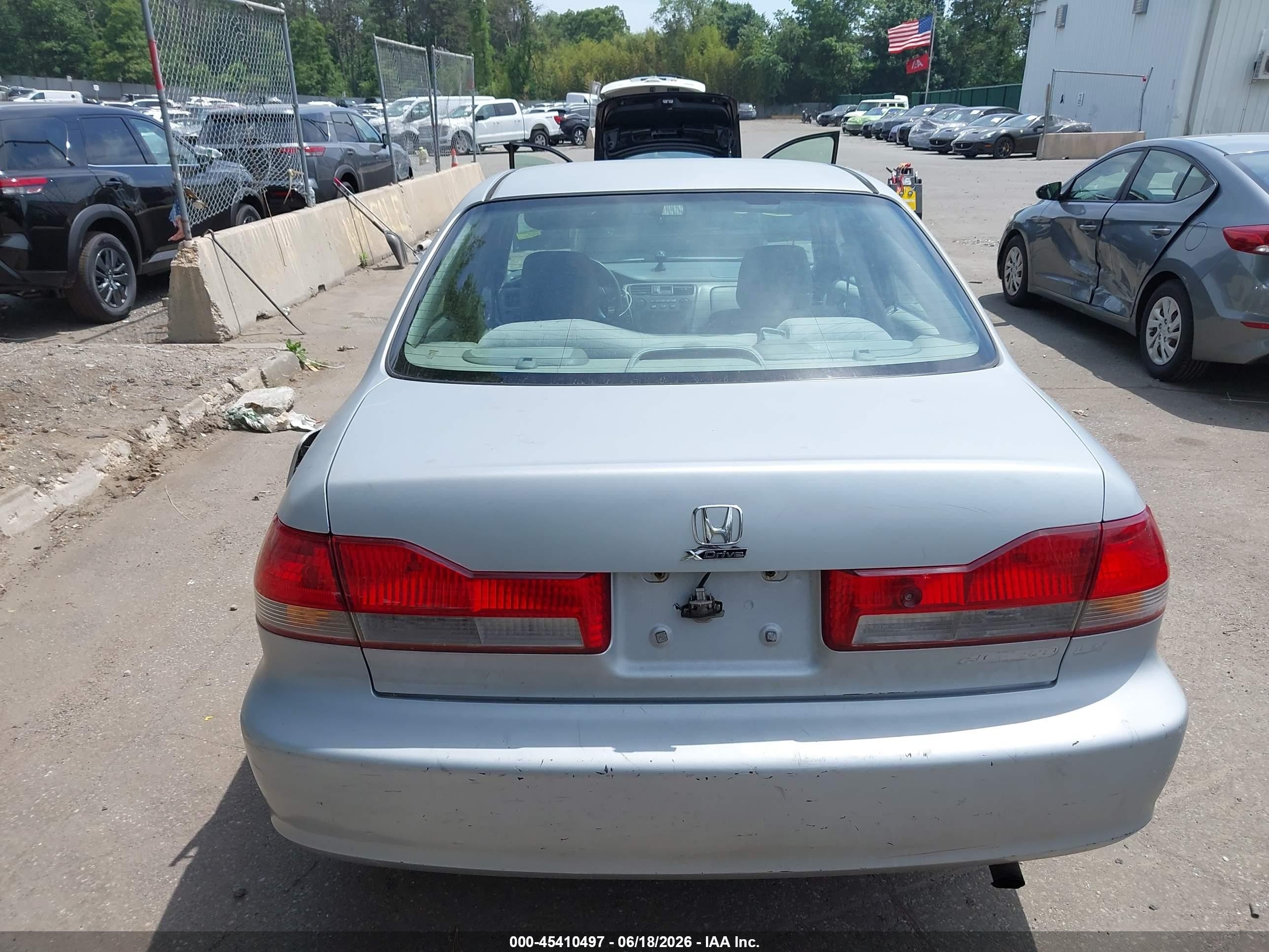 2002 Honda Accord 2.3 Lx Серебряный vin: 3HGCG66592G707032