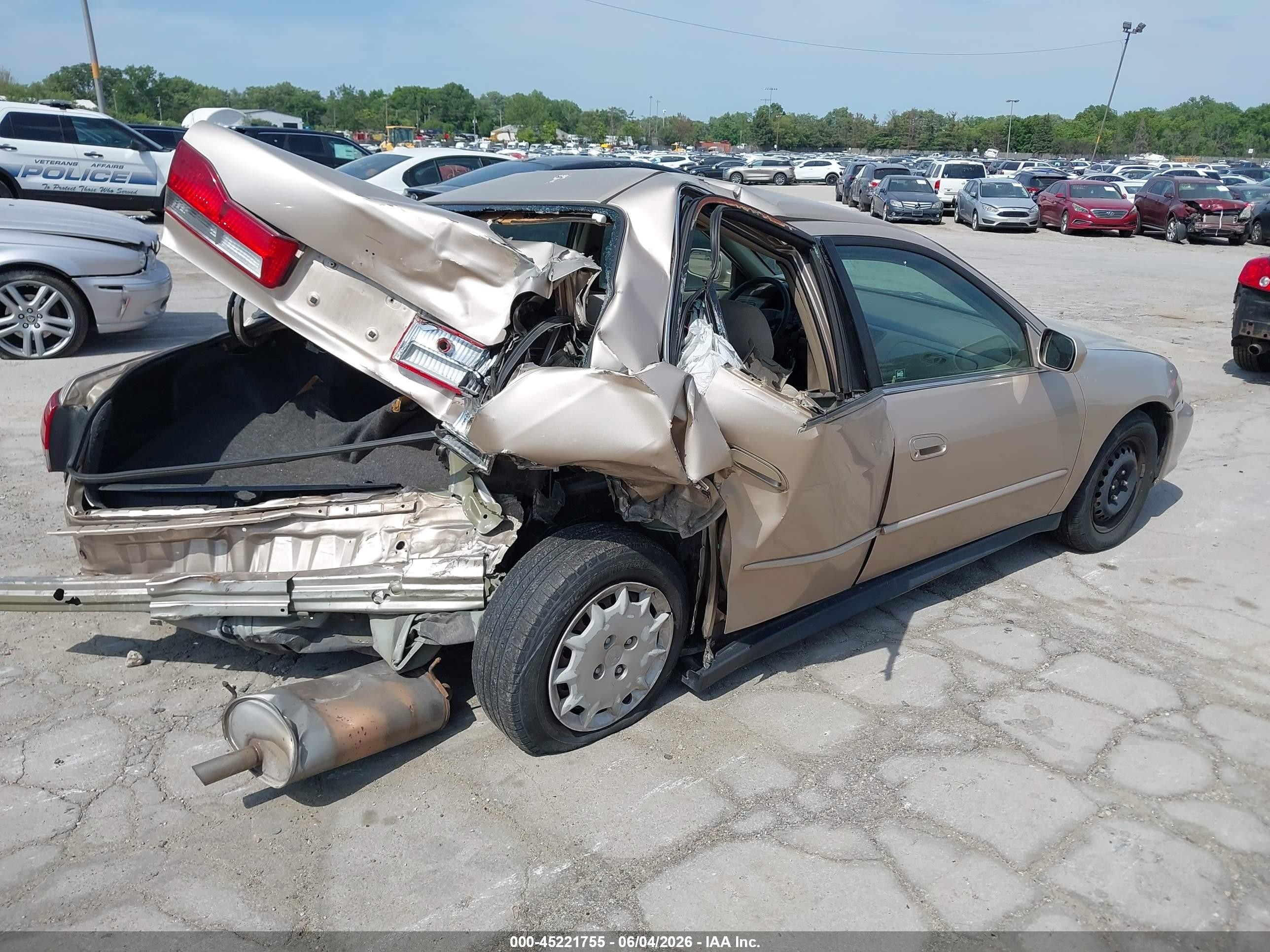 2002 Honda Accord 2.3 Lx Бежевый vin: 3HGCG665X2G705323